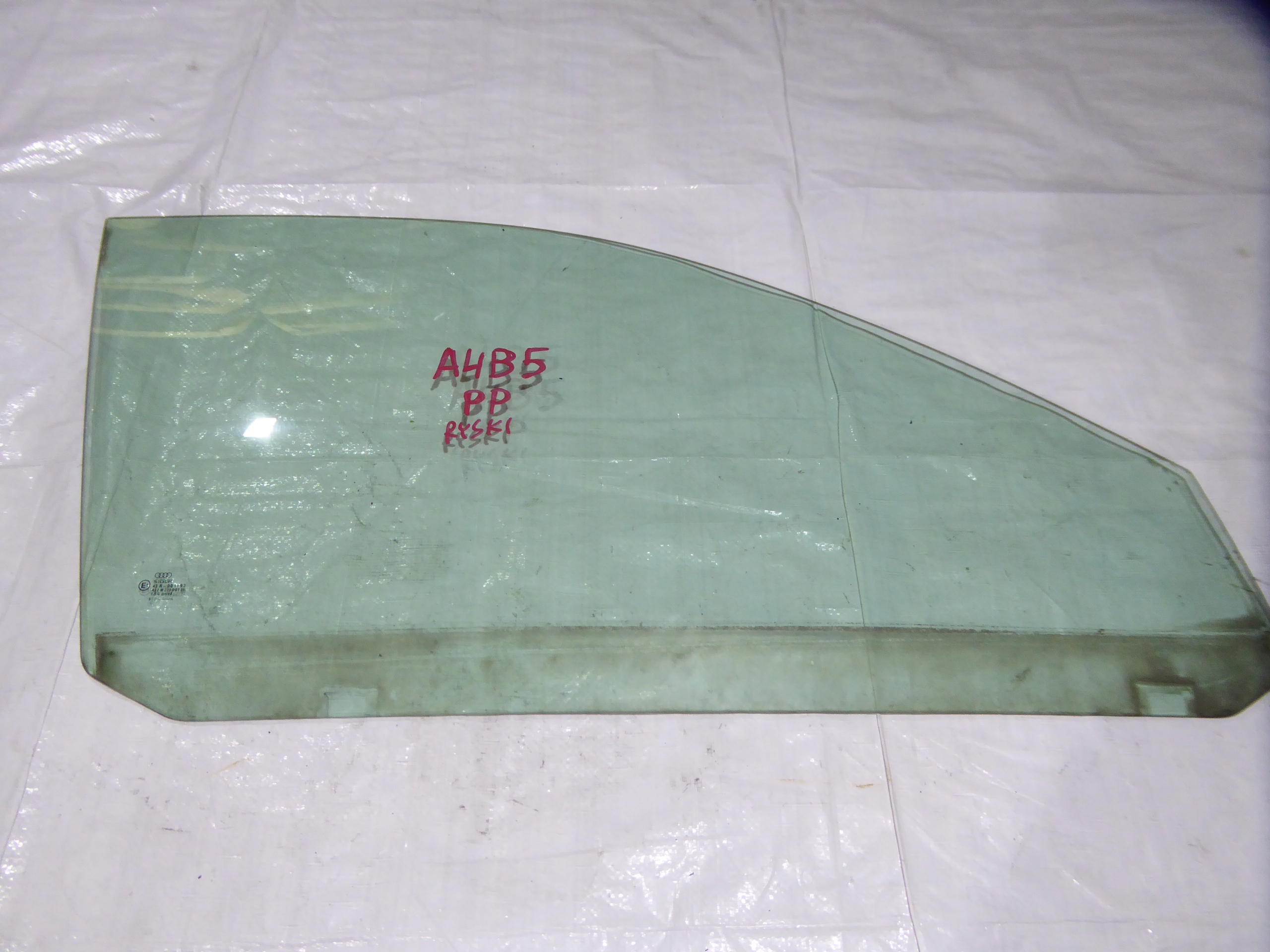SZYBA DRZWI PRZÓD PRZEDNIE PRAWA AUDI A4 B5 96 r
