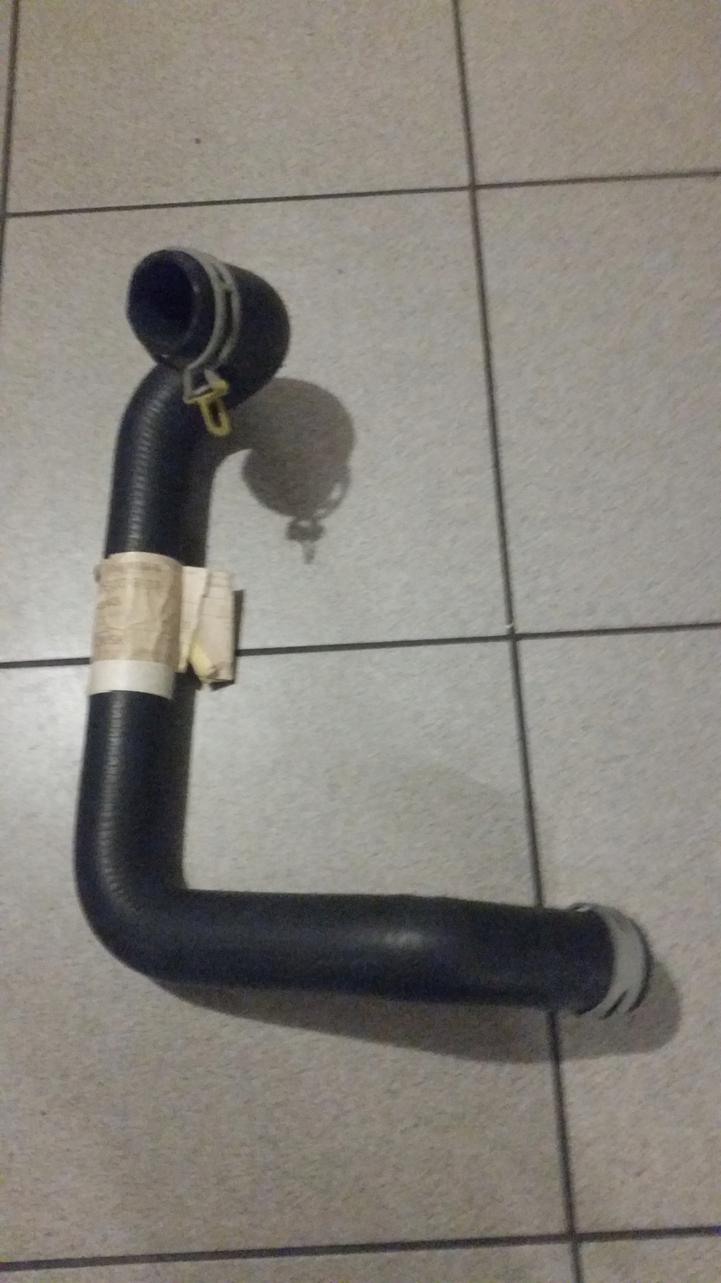 патрубок трубка нижний радиатора VOYAGER 2.4 RG, RS,01-07