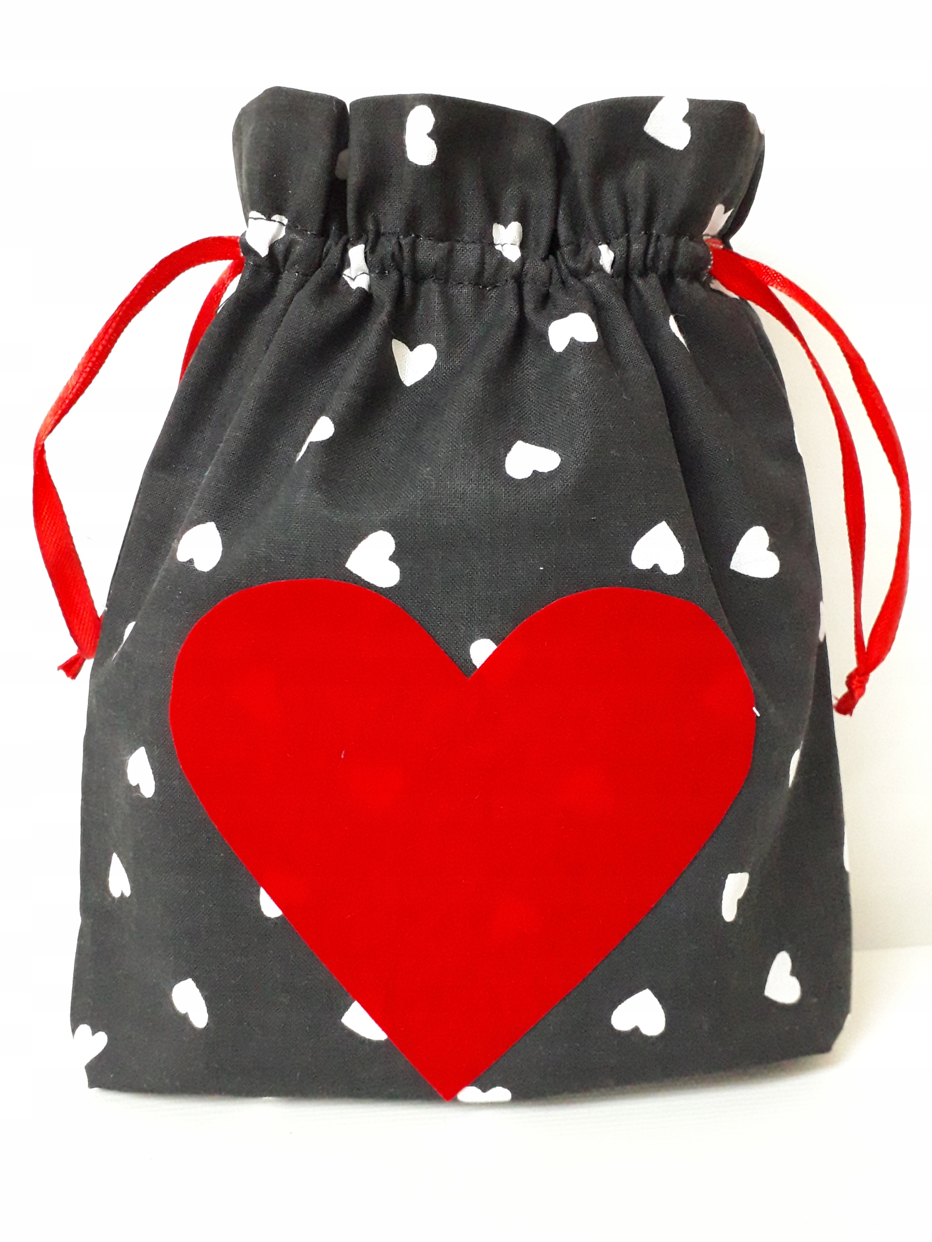 Woreczek podarunkowy prezentowy ozdobny 20x16 serc