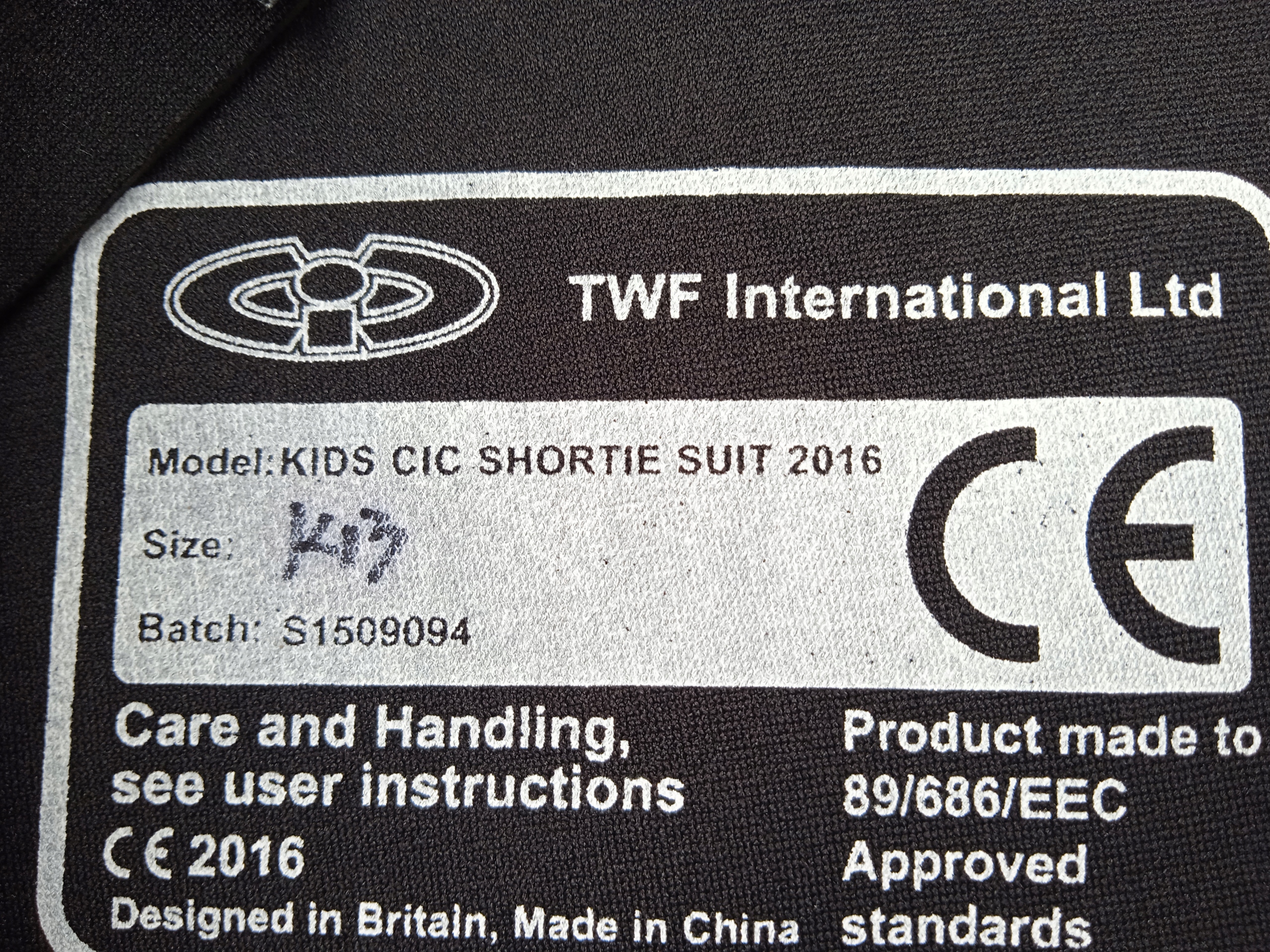 152/158 TWF WETSUITS PIANKA DO WODY STRÓJ DO PŁYWANIA SURF Marka TWF