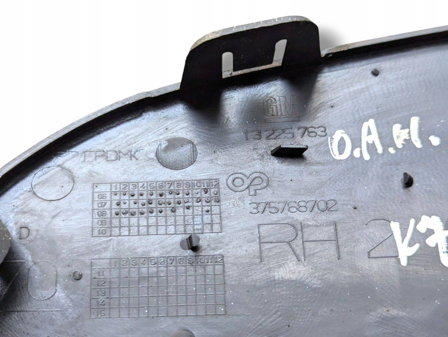 side grid of a bumper right side Opel Astra H facelift 2008 13225763