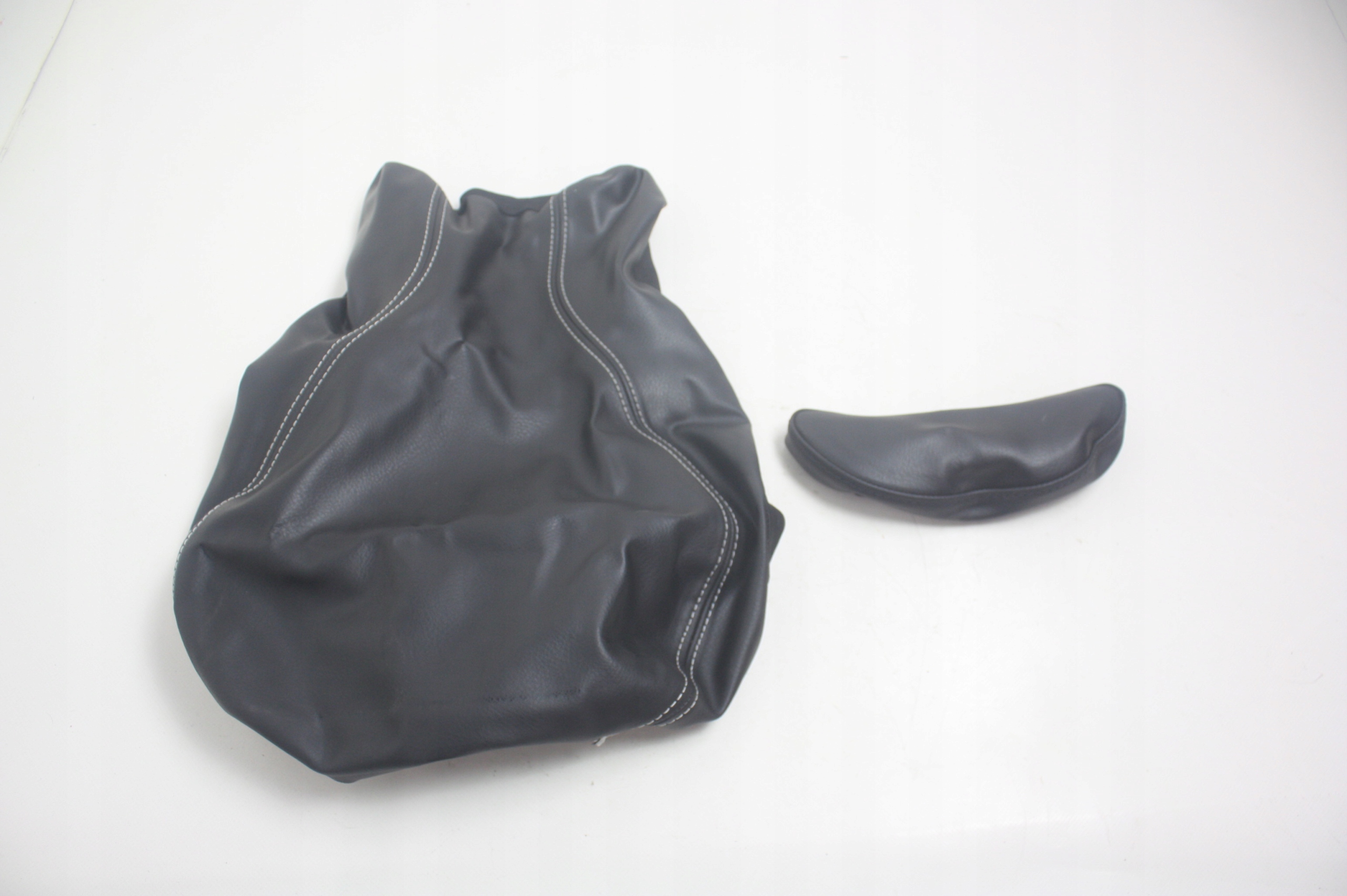 952-017 - Обивка дивана BMW R Nine T 2022