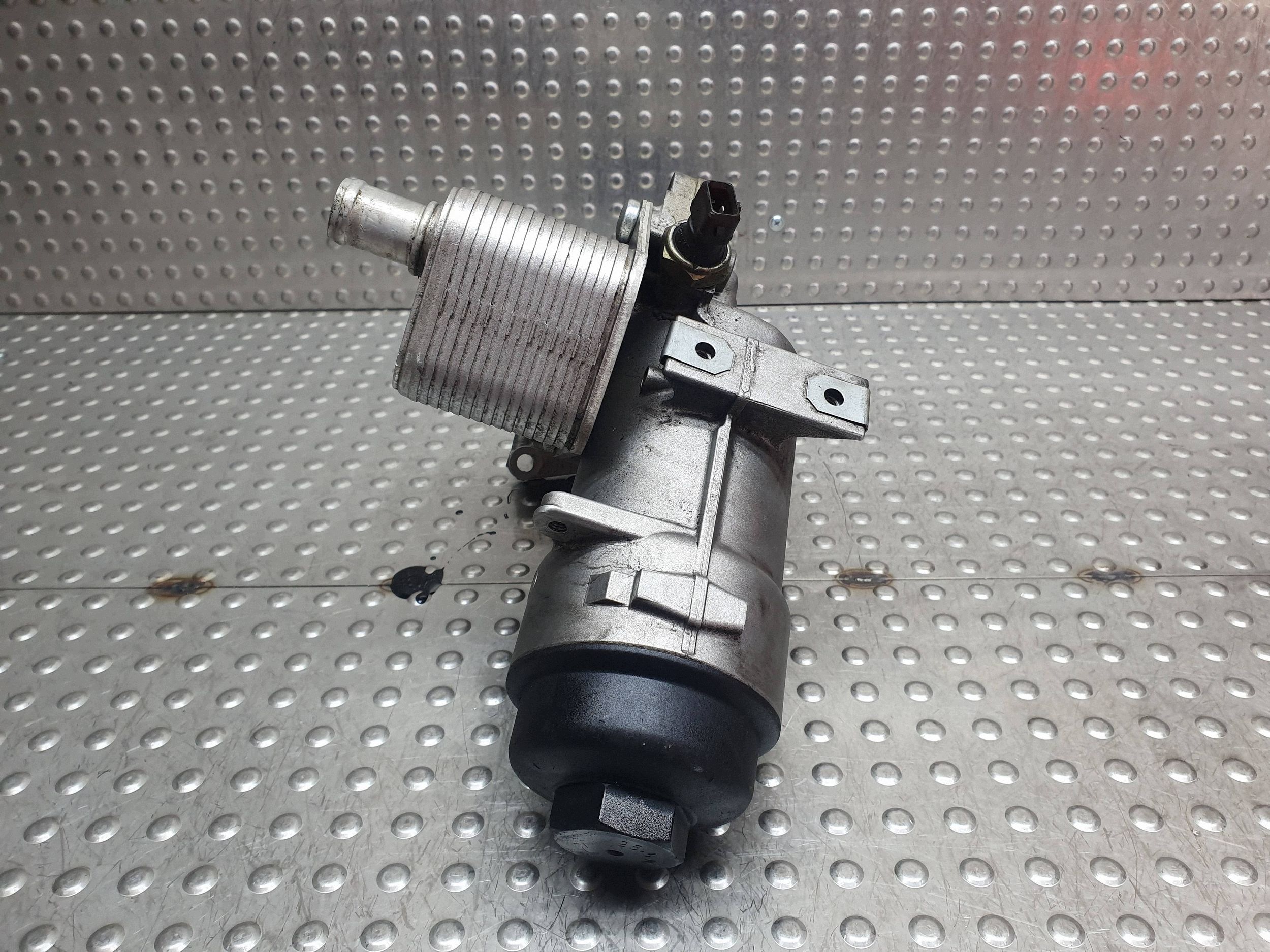 Supporto filtro olio Radiatore / Raffreddatore 7787072 BMW E46 E87 E90 E60 X3 E83 2.0D M47