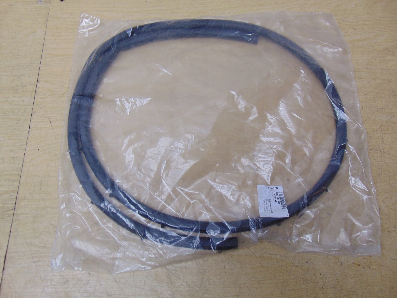 Ущільнювач дверей VW TRANSPORTER T5 T6 7h0837671