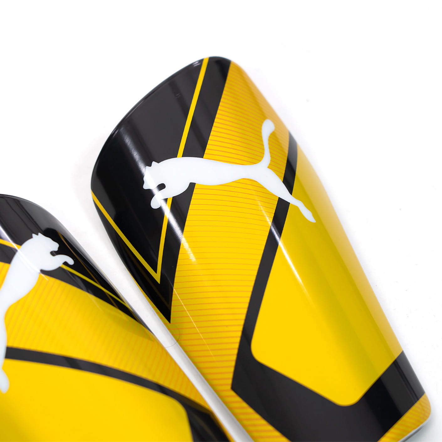 OCHRANIACZE PIŁKARSKIE PUMA NA PISZCZELE NAGOLENNIKI Marka Puma