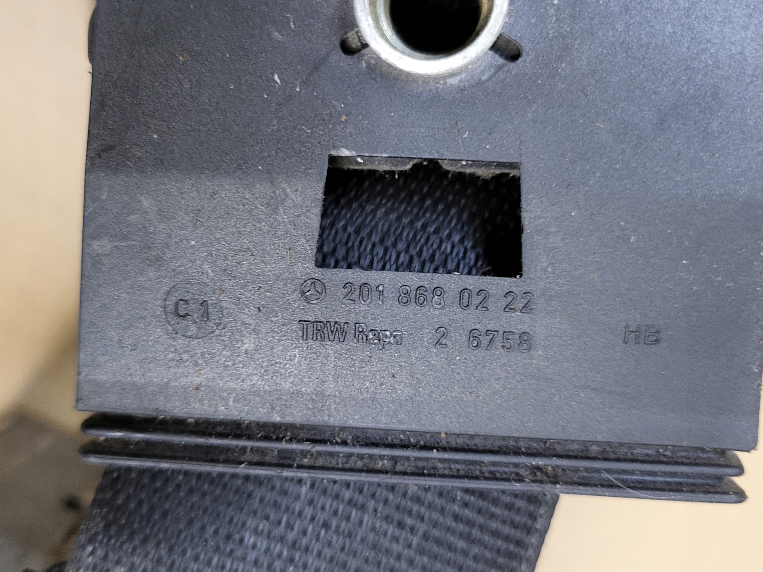 tension belt safety left front driver´s MERCEDES E W210 LIFT OE EU