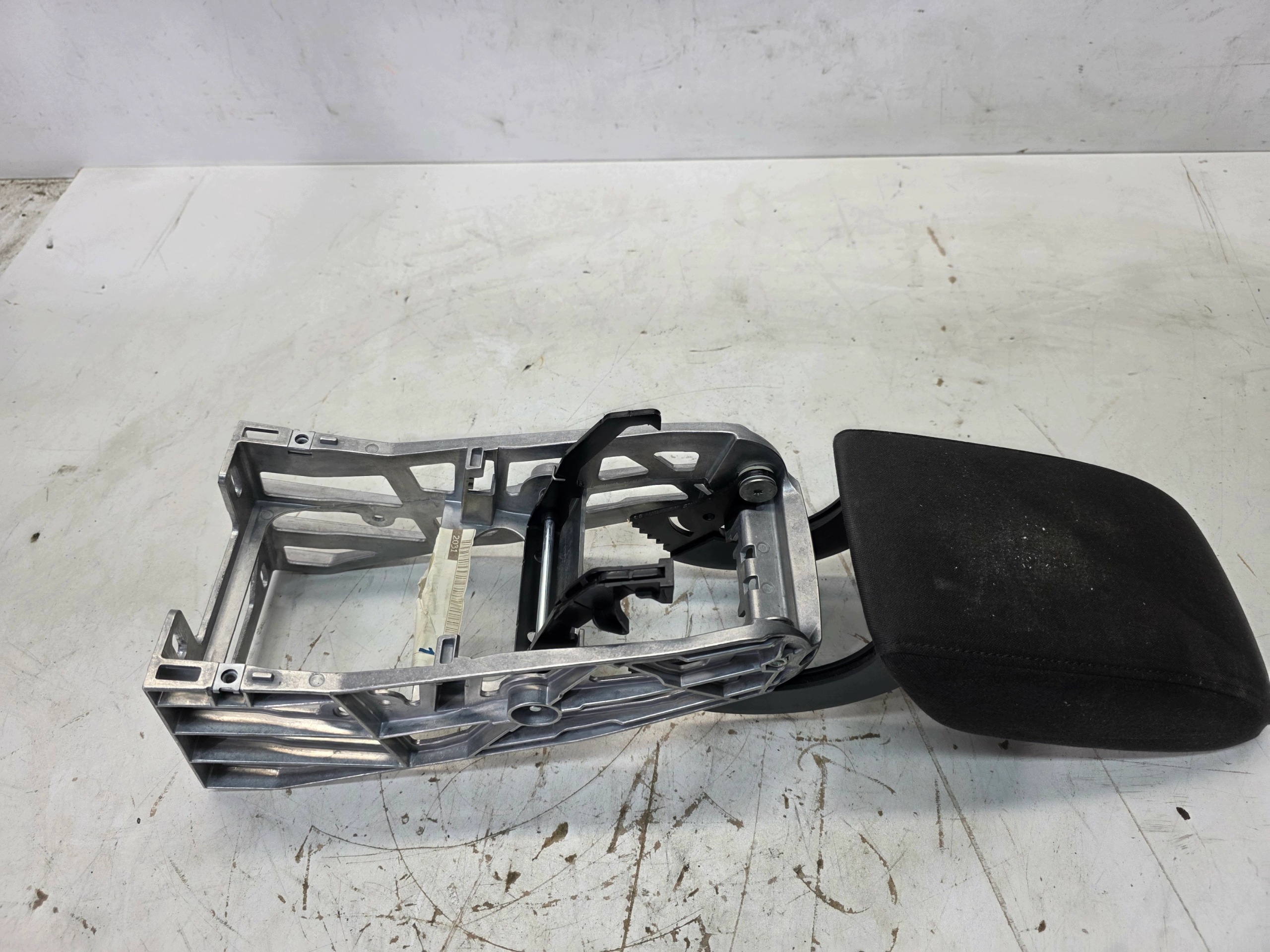 armrest front AUDI Q3 8U WELUR 8U0864283A 6PS