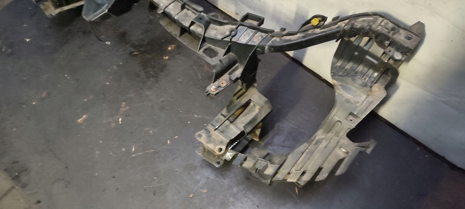 support panel for radiators pillar iron Mercedes W169 1,7
