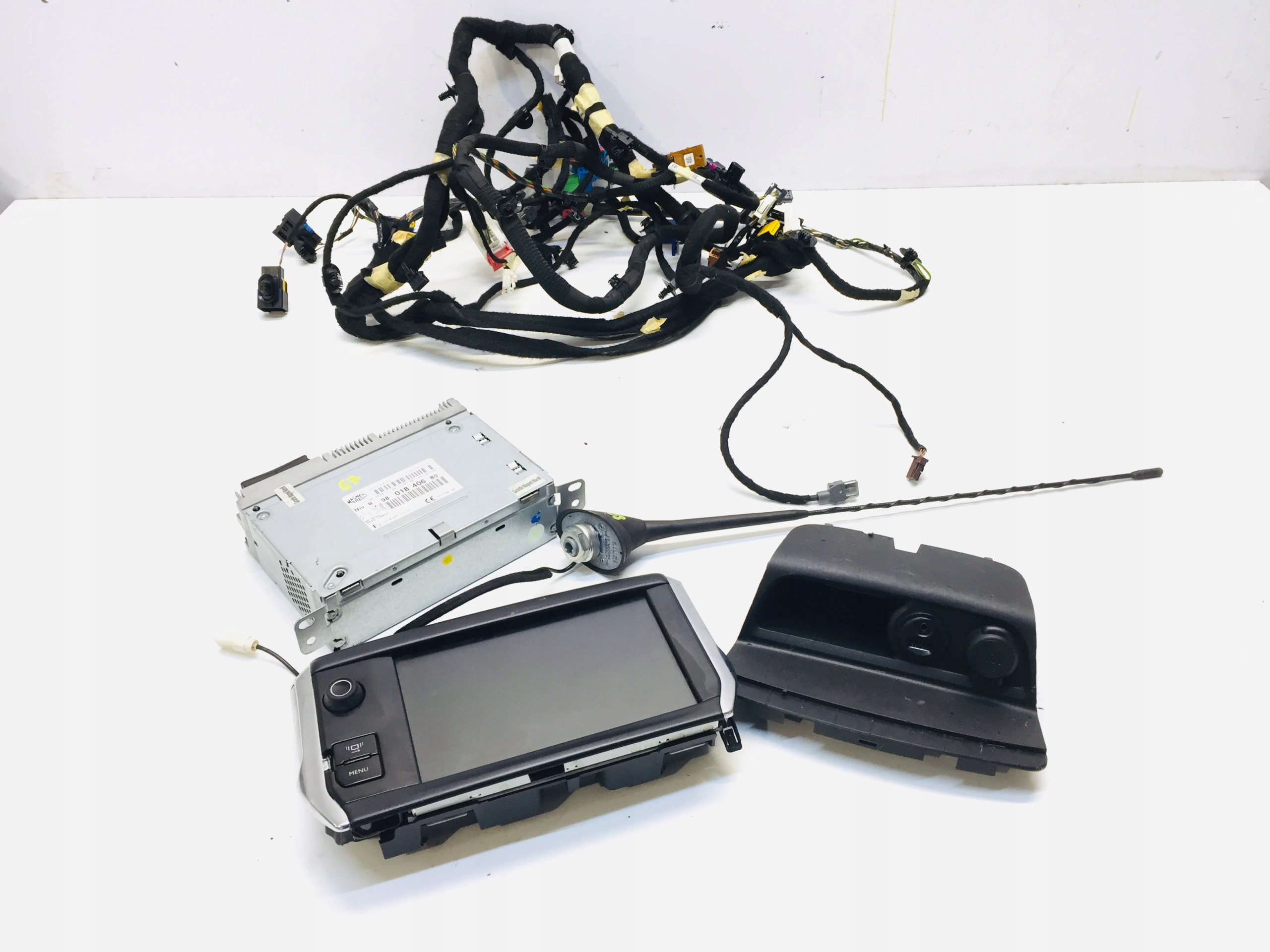 #67 - СЕНСОРНИЙ ЕКРАН РАДІО USB КАБЕЛІ ДЛЯ PEUGEOT 208 2008