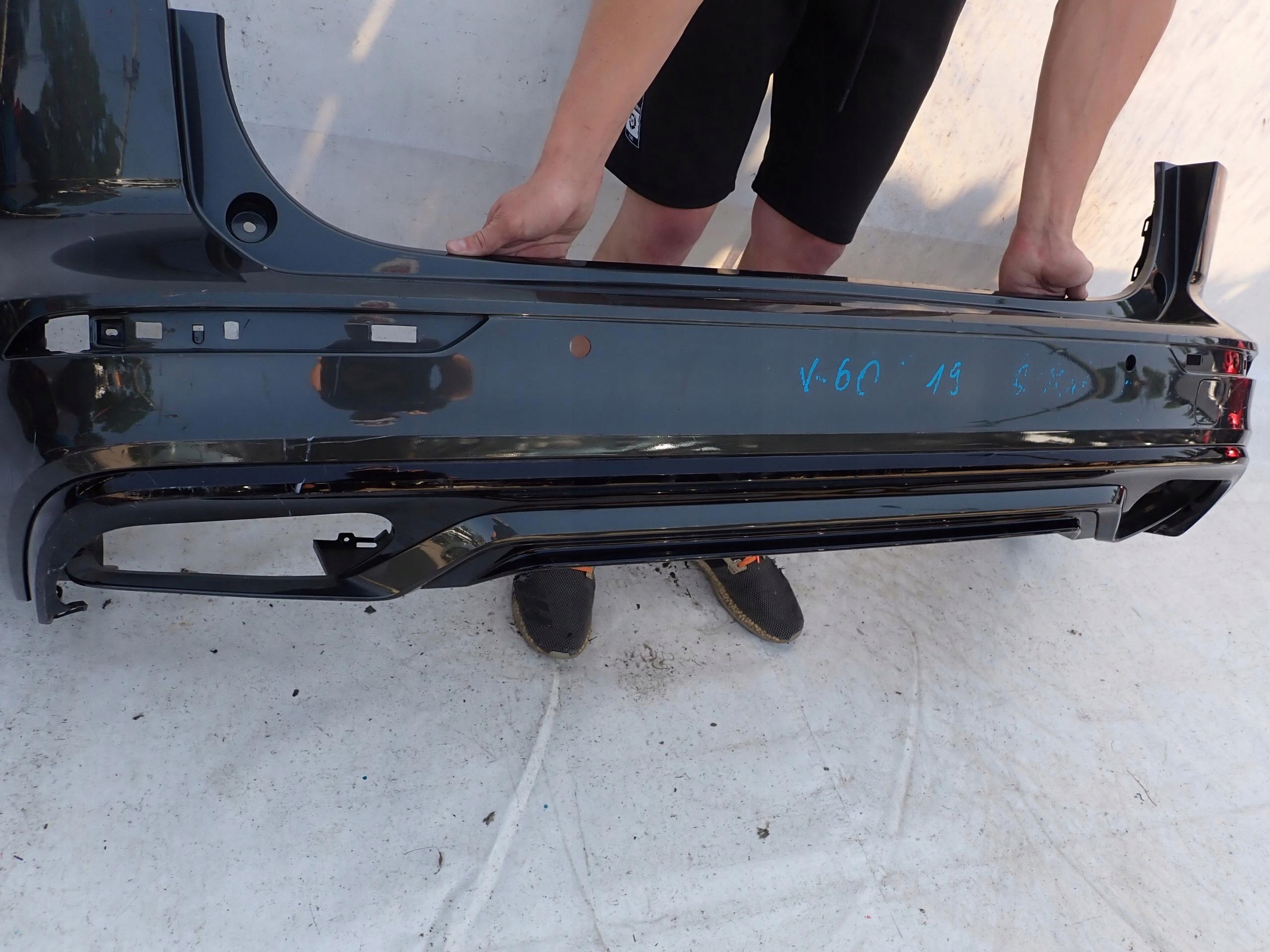 VOLVO V60 18- R-design bumper rear part rear PDC