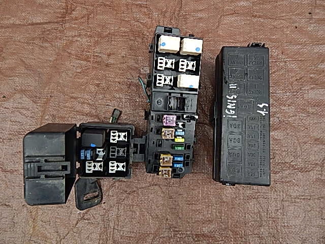 SKRZYNKA BEZPIECZNIKÓW SUZUKI IGNIS II 1.3 1.5 03-08 SUBARU JUSTY III G3X