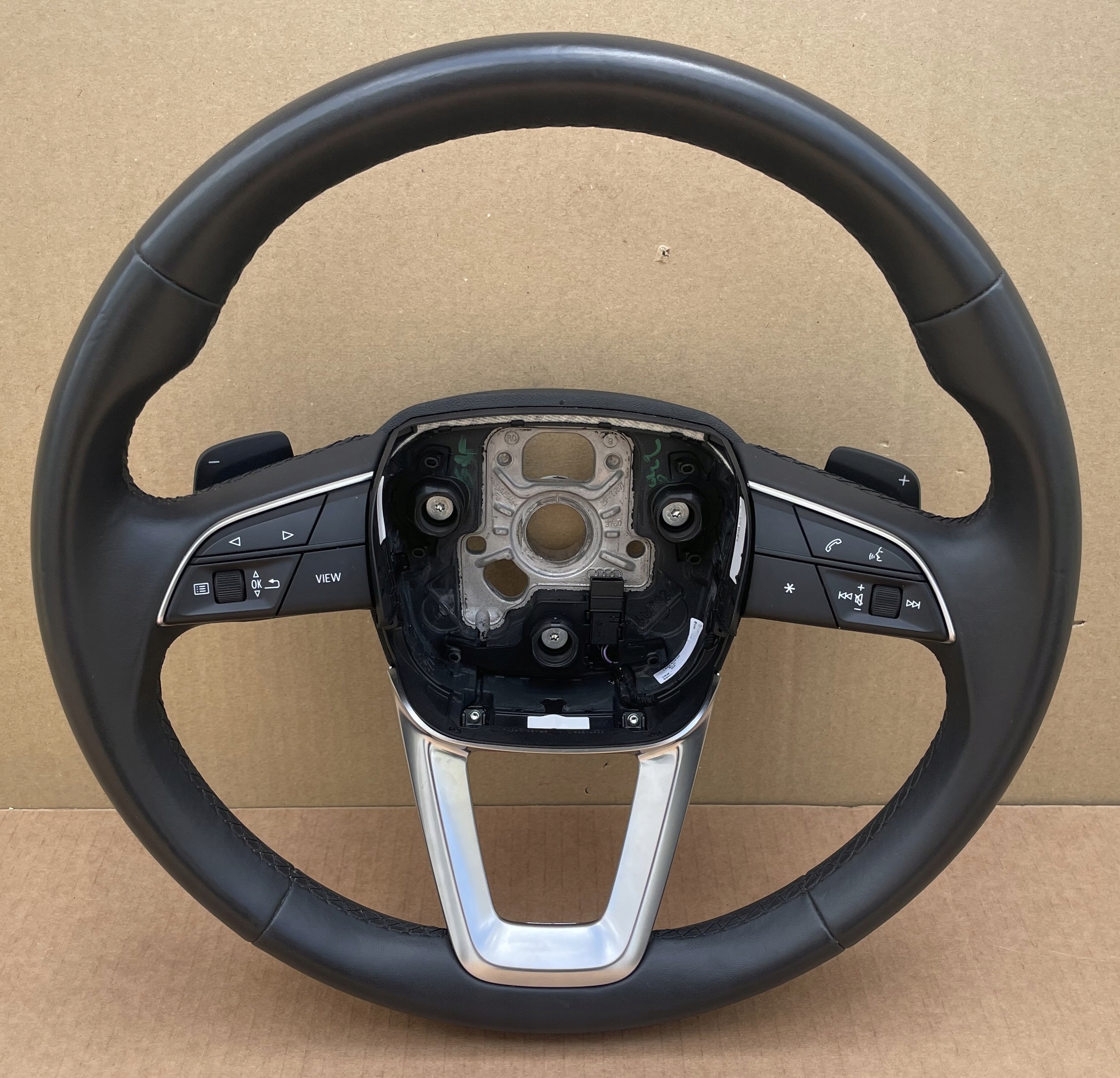 Volant AUDI Q7 Q8 4M8419091S IDEAL Complète