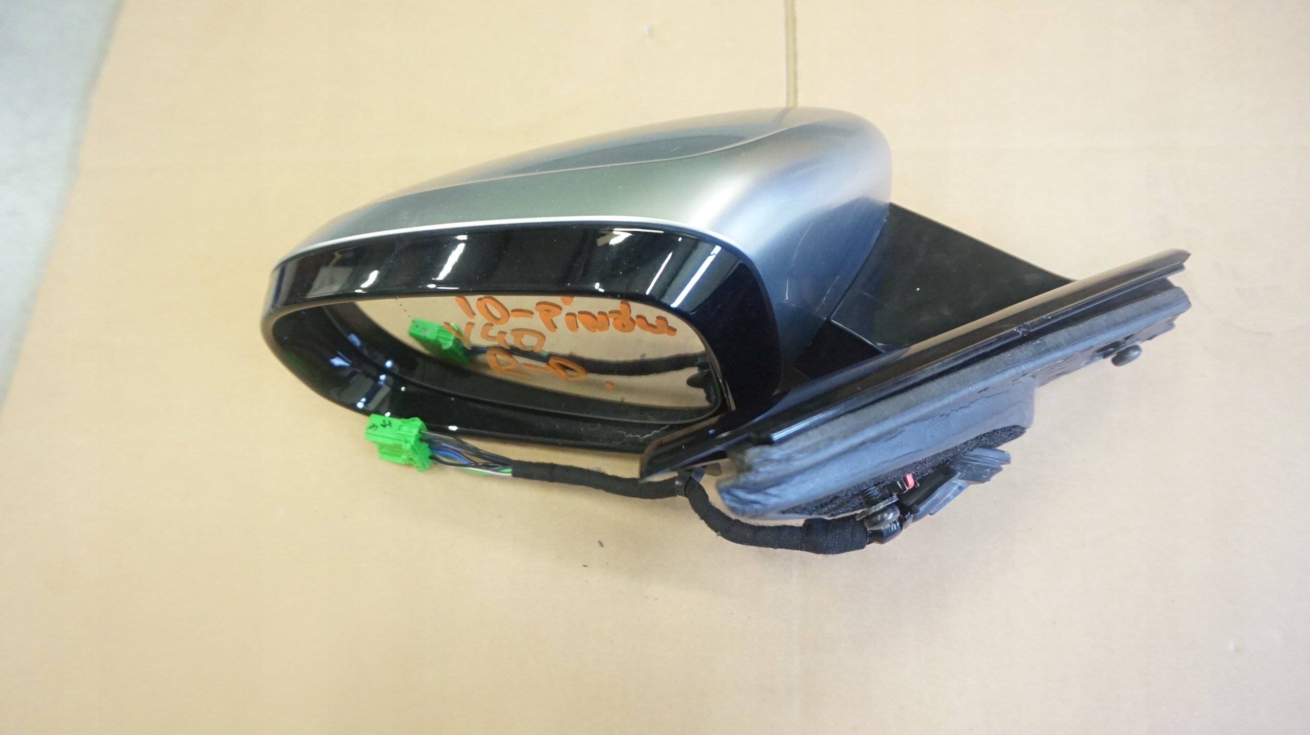 LUSTERKO LEWE VOLVO V40 V40CC 10-PIN R-DESING