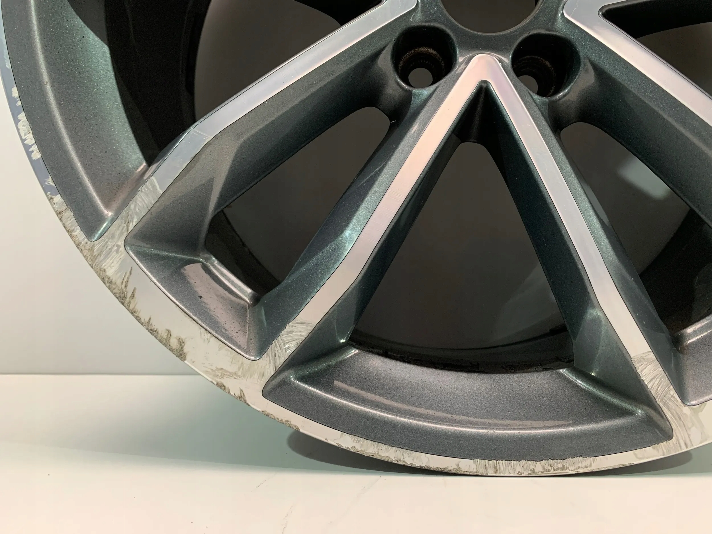 AUDI S5 A5 8W S4 A4 B9 FELGA ALUMINIOWA 8,5J R19 ET32 8W0601025DF Szerokość felgi 8.5