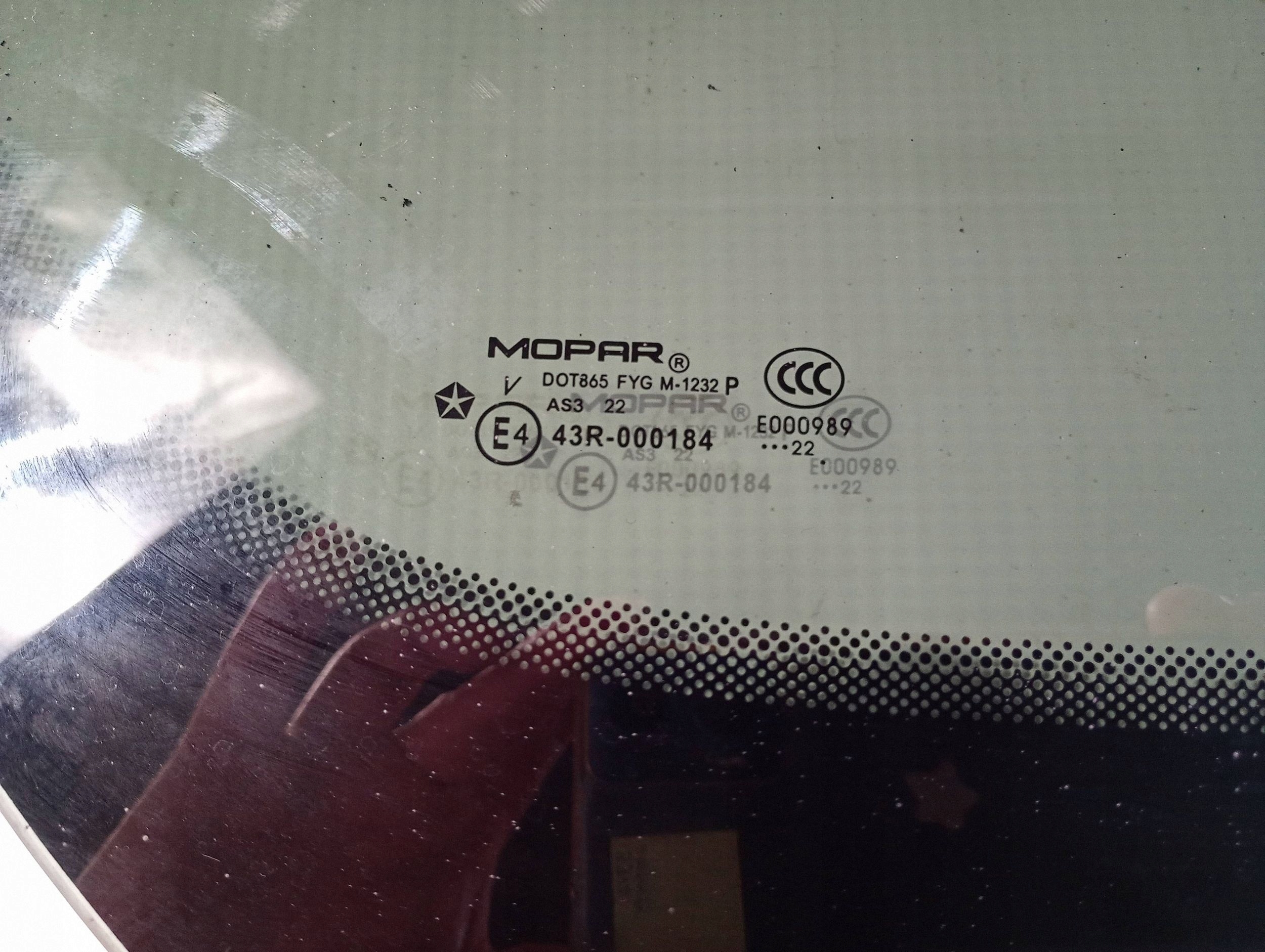 window bodywork side right rear part Chrysler Pacifica 2021
