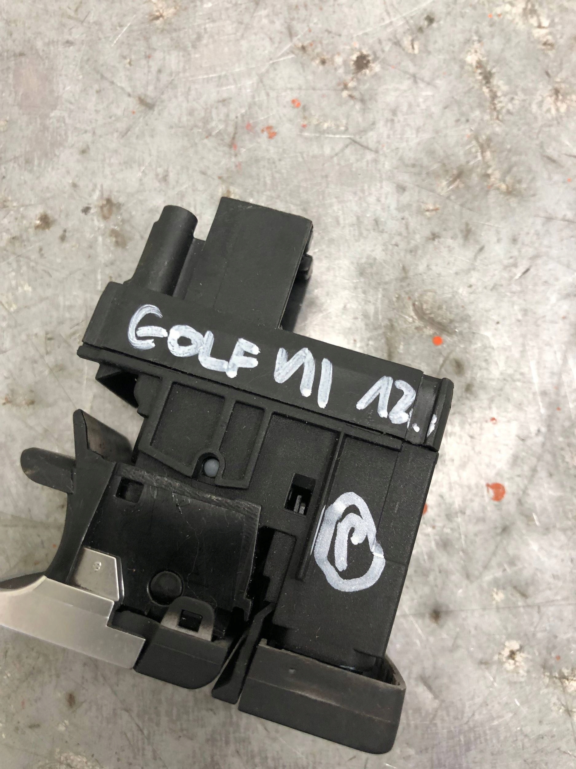 button electric brake VW GOLF VII 5G0927225B