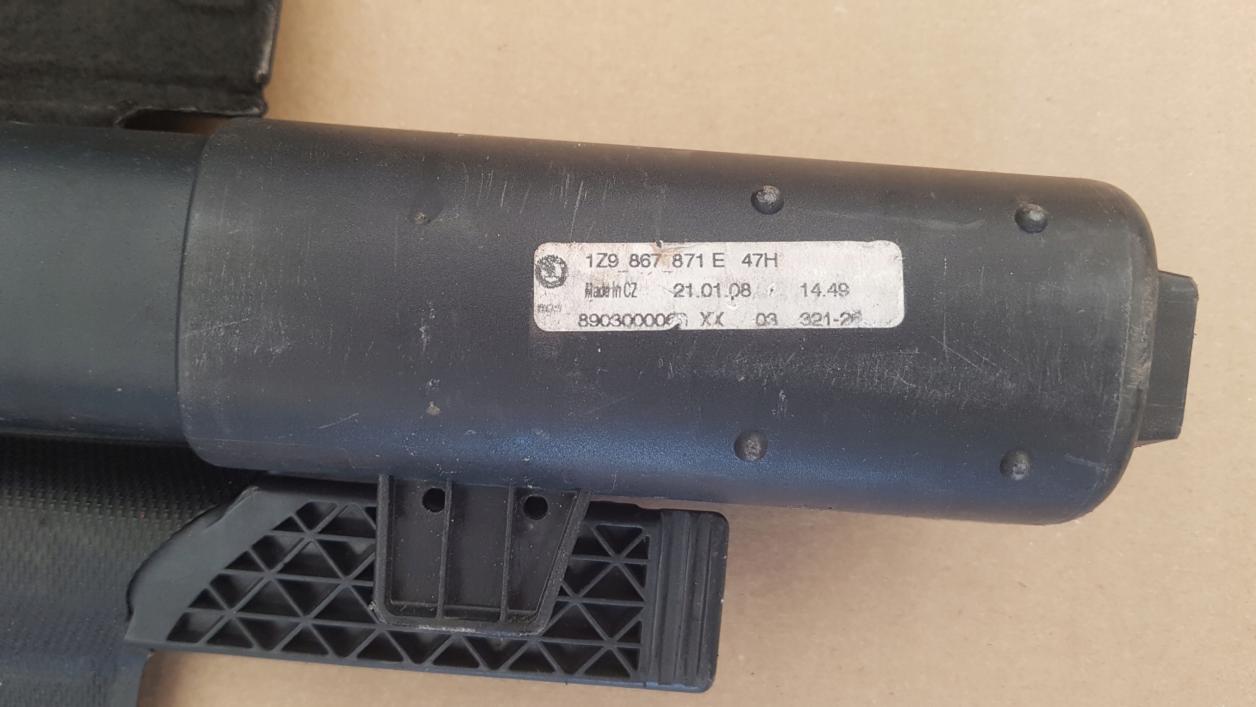 blinds boot SKODA OCTAVIA II 04-13 1Z9867871E