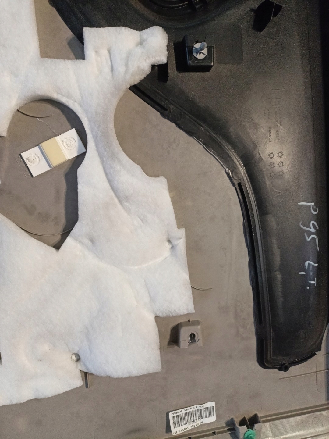 side door rear part left side Chrysler Town and Country 5 facelift 2012