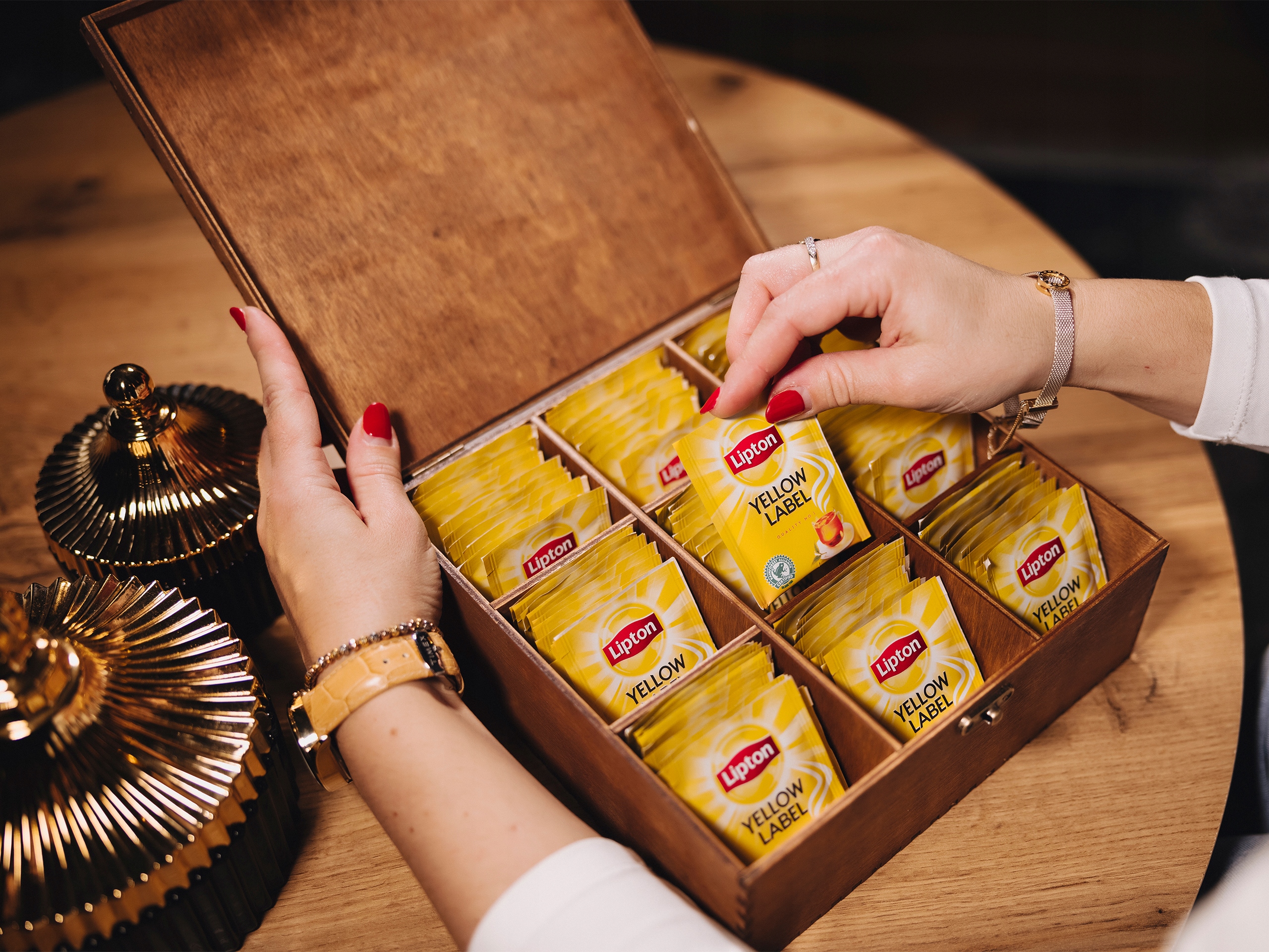 POJEMNIK DREWNIANY NA HERBATĘ teak 9 przegród Waga produktu z opakowaniem jednostkowym 0.6 kg