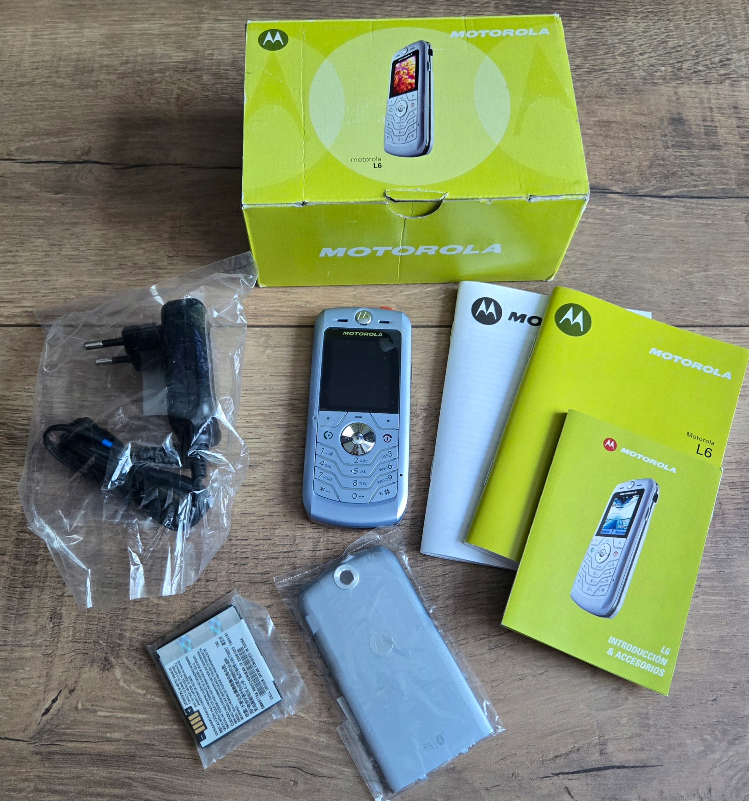 Motorola L6 Silver Komplet Nowy Unikat Folie Jedyna Taka!