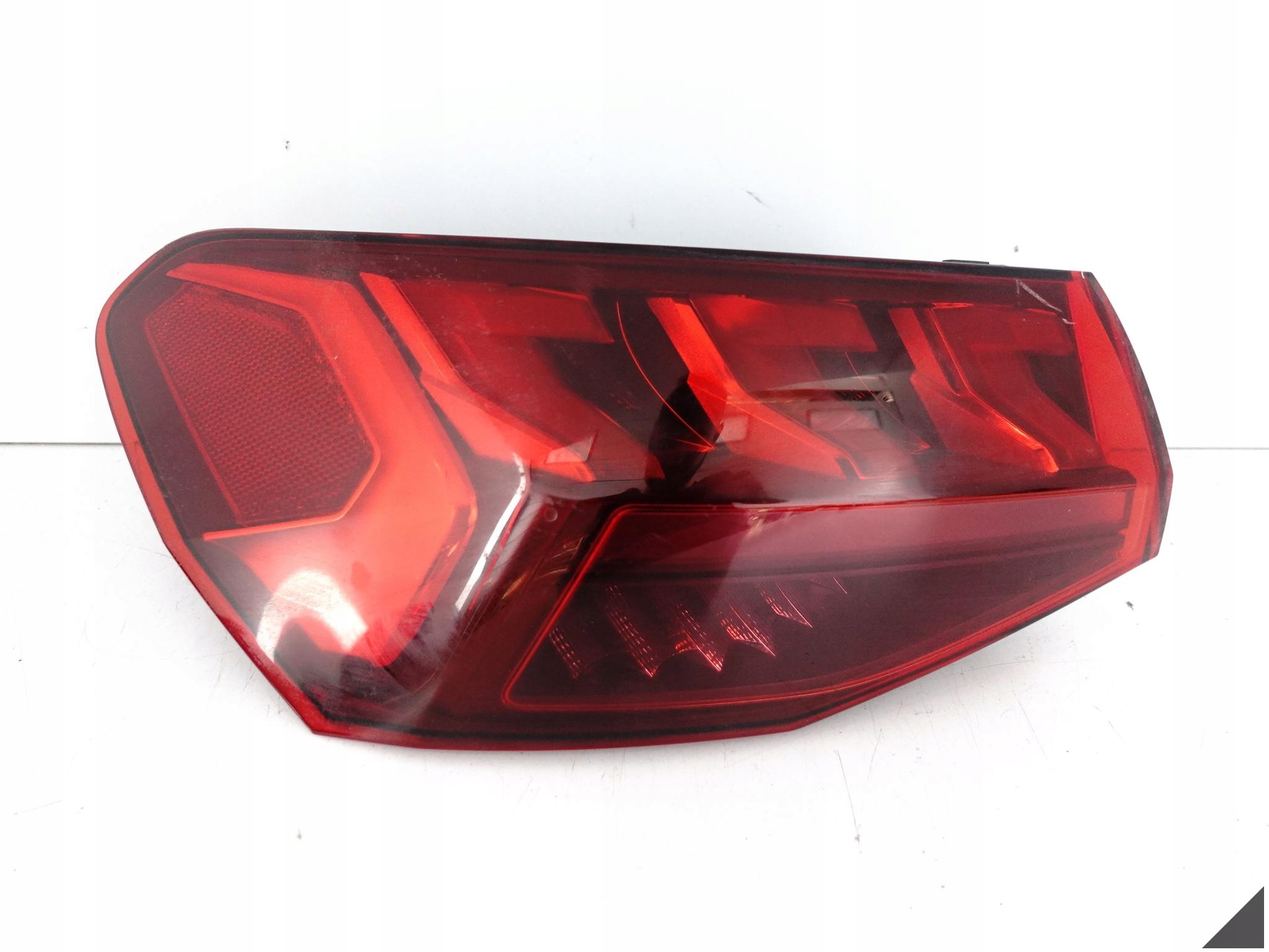 AUDI A3 S3 8Y0 20-23 LAMPA LED LEWA TYŁ W BŁOTNIK EUROPA 8Y0945207