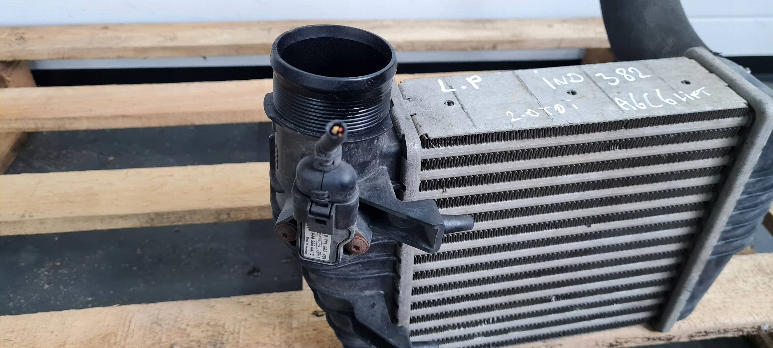 A6 C6 LIFT Kühler INTERCOOLER luft links 2.0 TDI 4F0145805AC