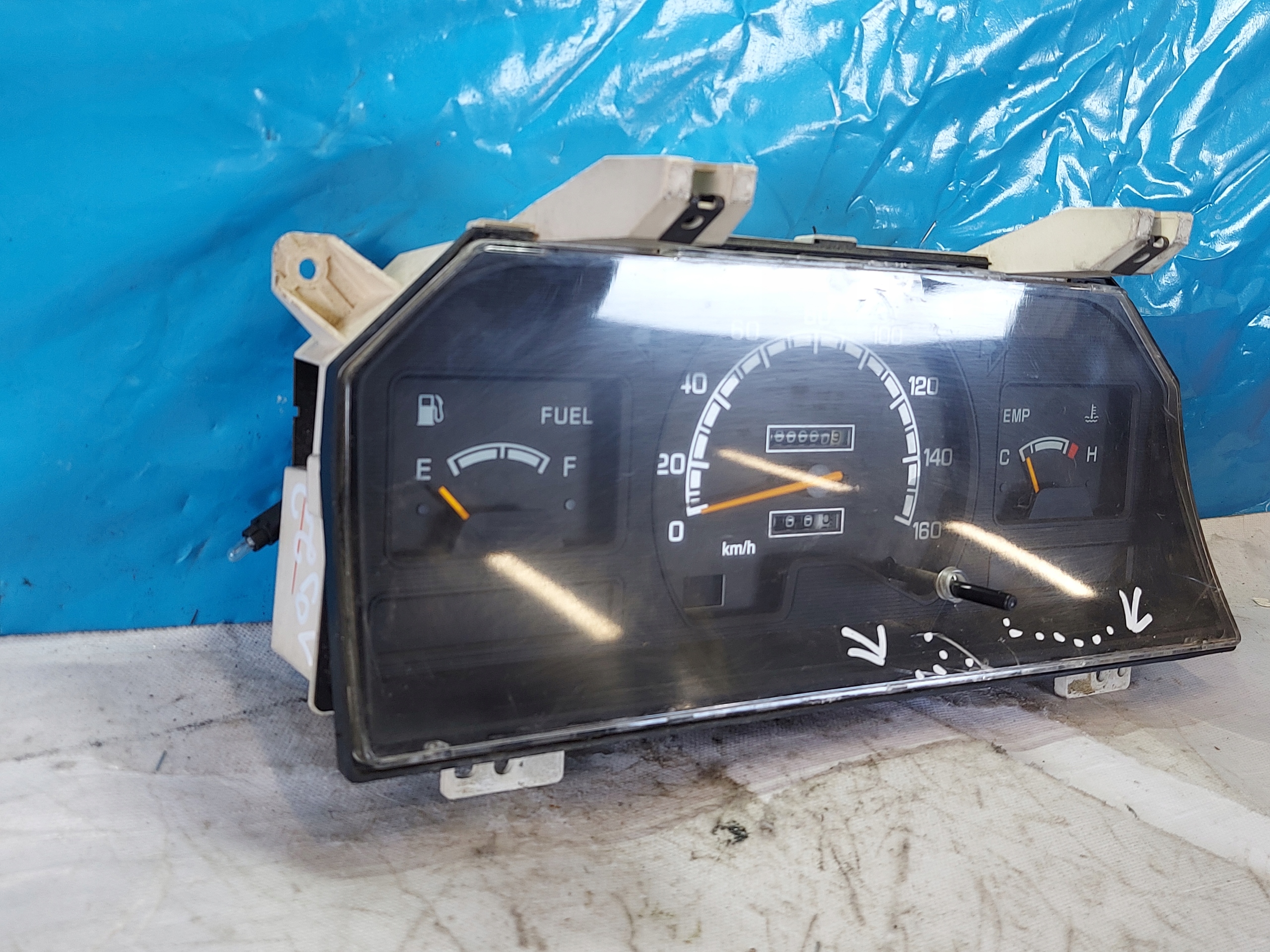 dials clock MITSUBISHI L300 1997 R MR330250