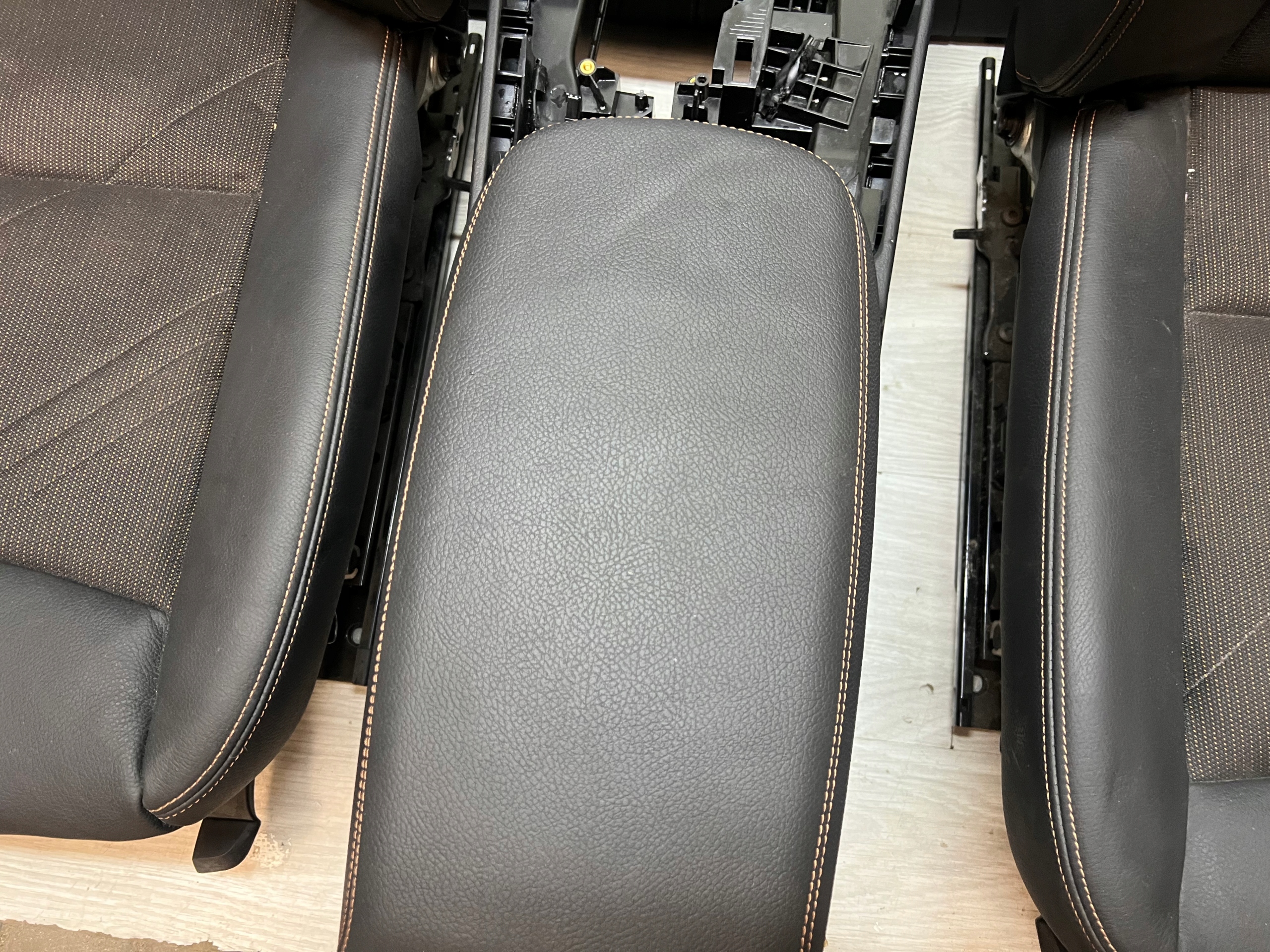 BMW X4 F26 seats leather inner side