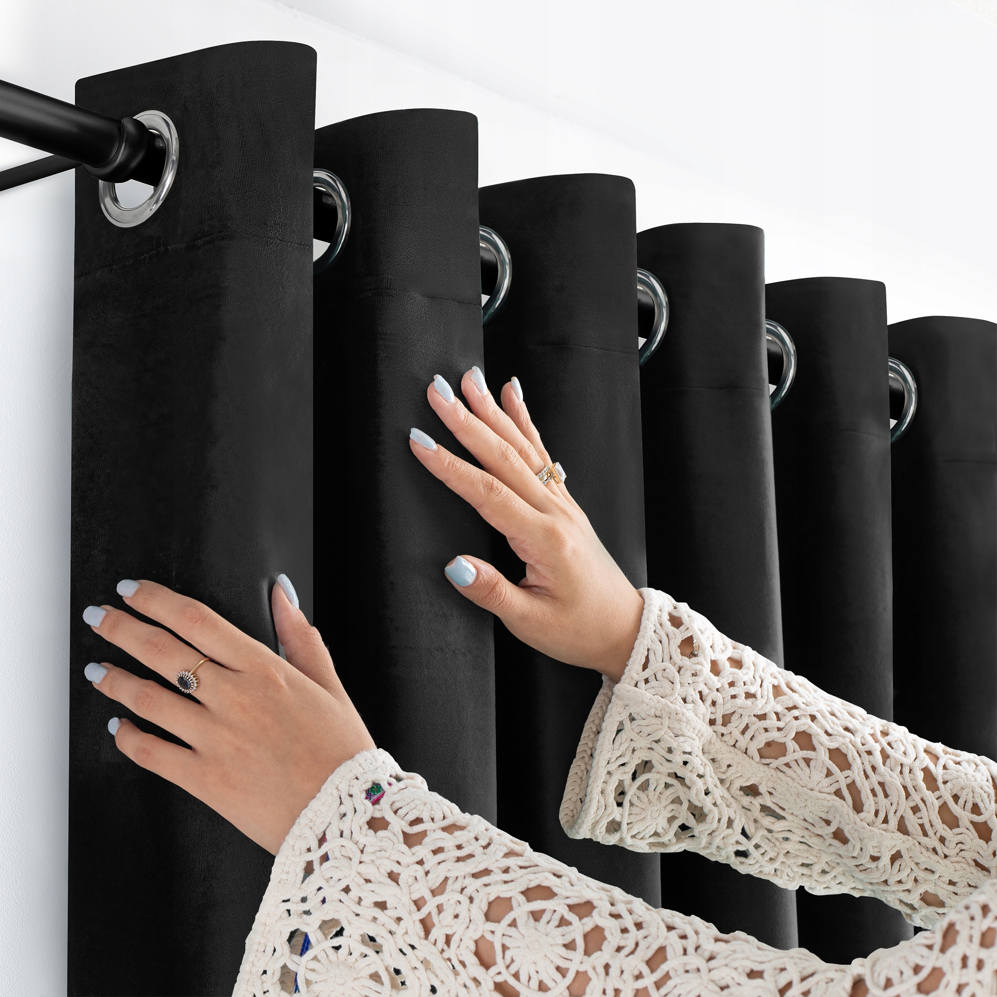 Filumi Záves velvetový velúr Strieborné priechodky Čierny 200x300