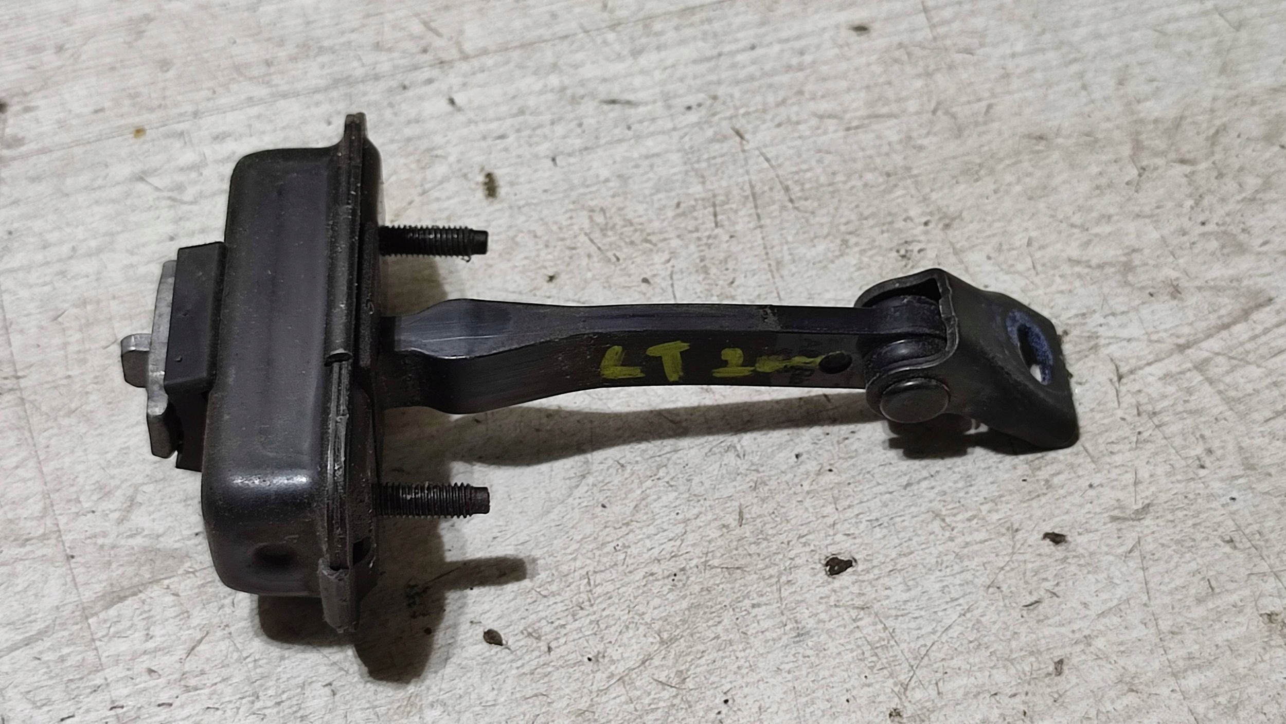 Peugeot 2008 and 2018 rear part side left limiter door