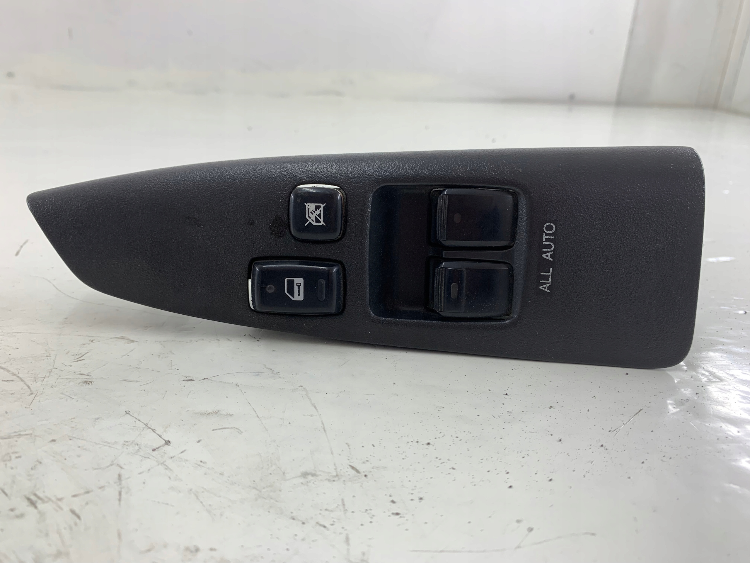 TOYOTA COROLLA VERSO PANEL okna levý předek 84040-13060