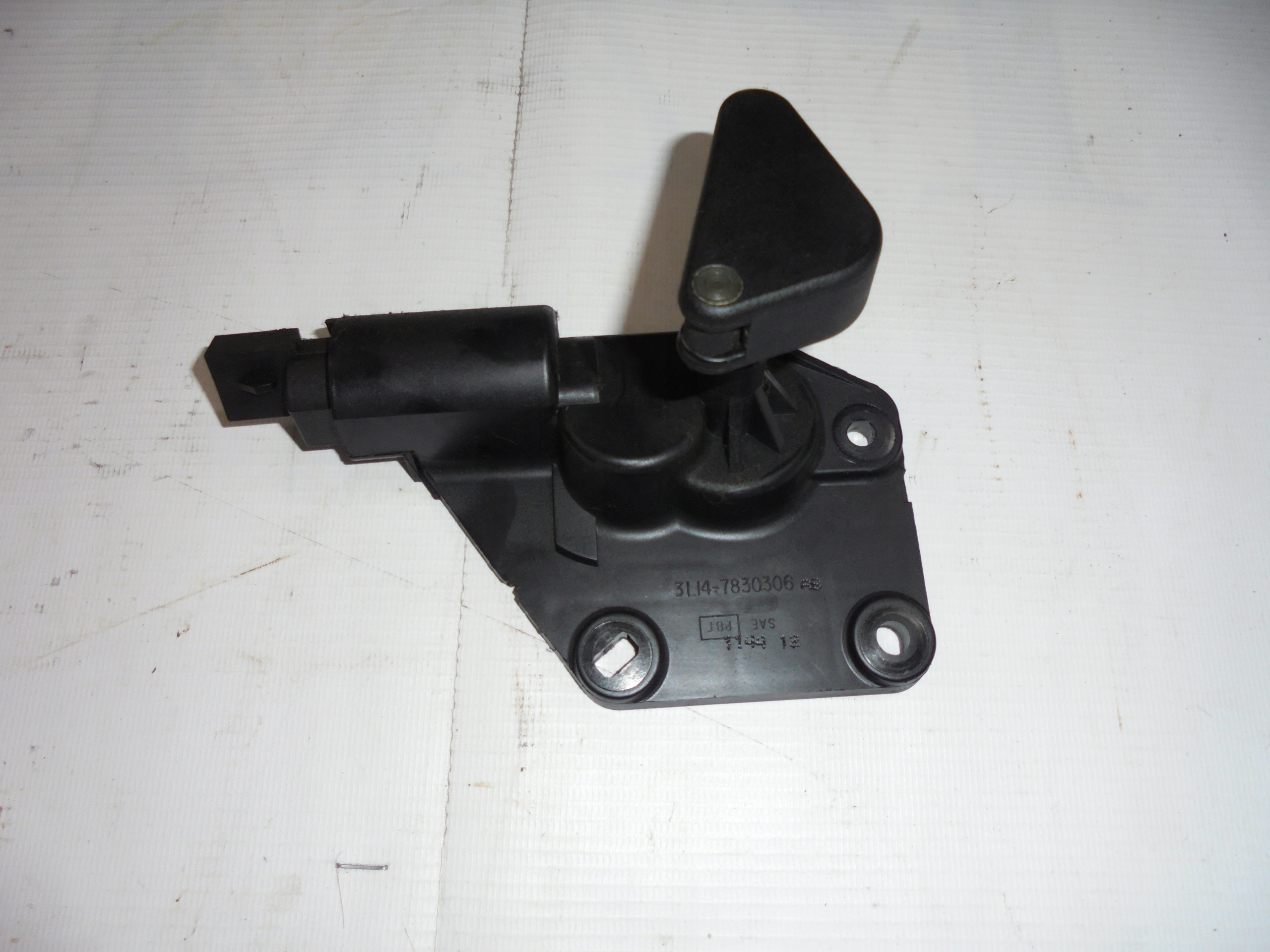 3L14-7830306 - СКЛОПІДЙОМНИК ПРАВИЙ ЗАДНІЙ LINCOLN NAVIGATOR 2004