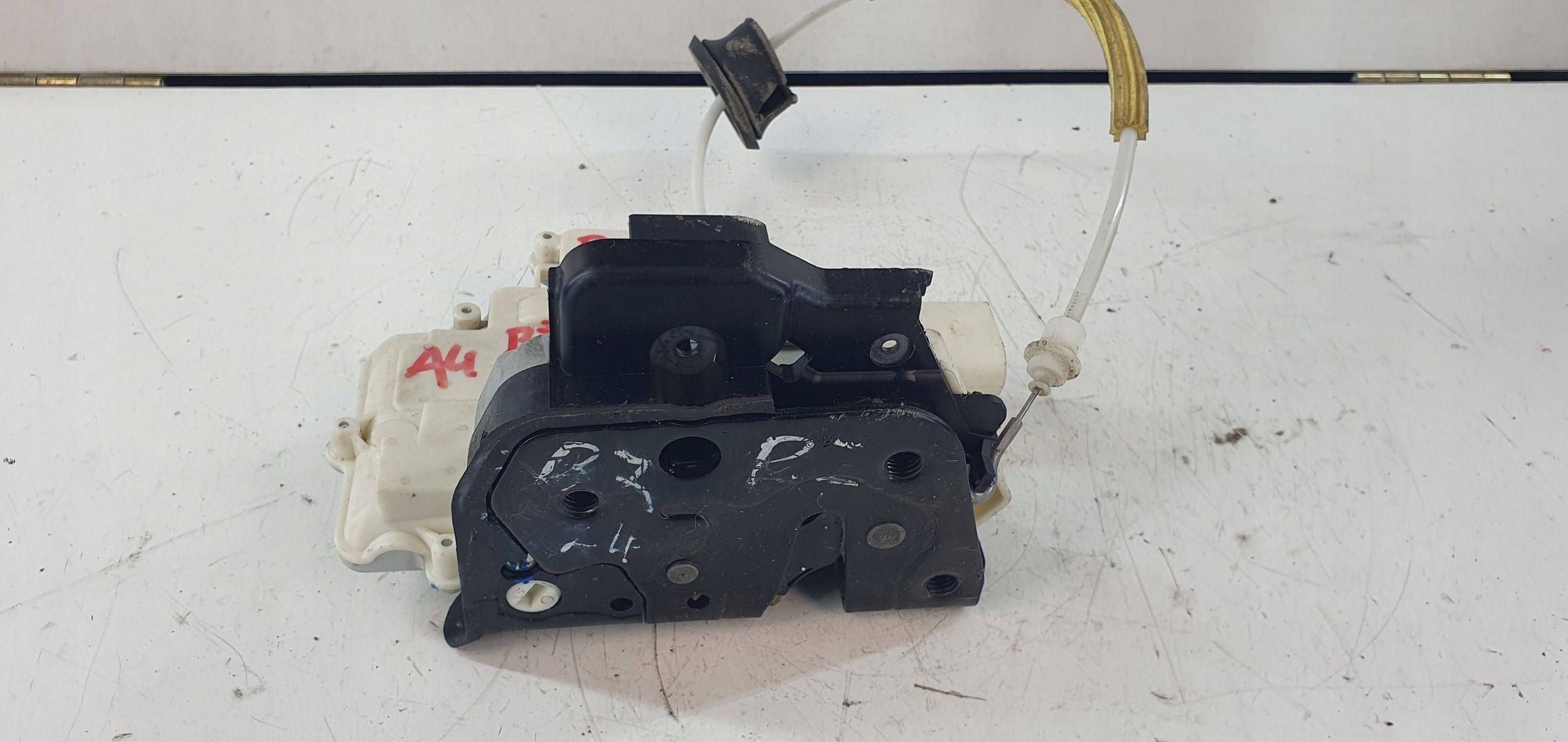Audi A4 B7 8E0 lock door rear right rear part