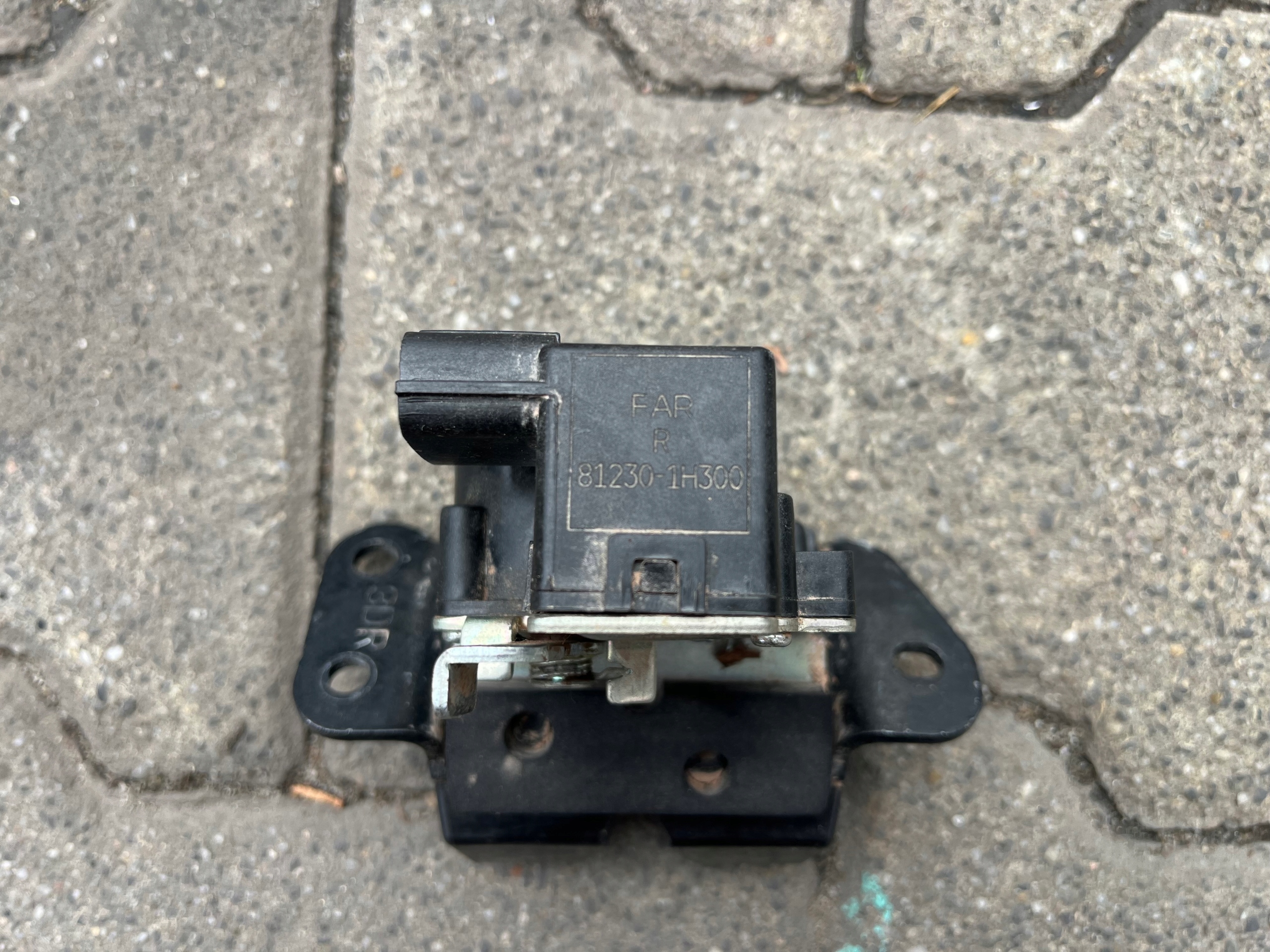 Hyundai IX35 lock bonnet boot