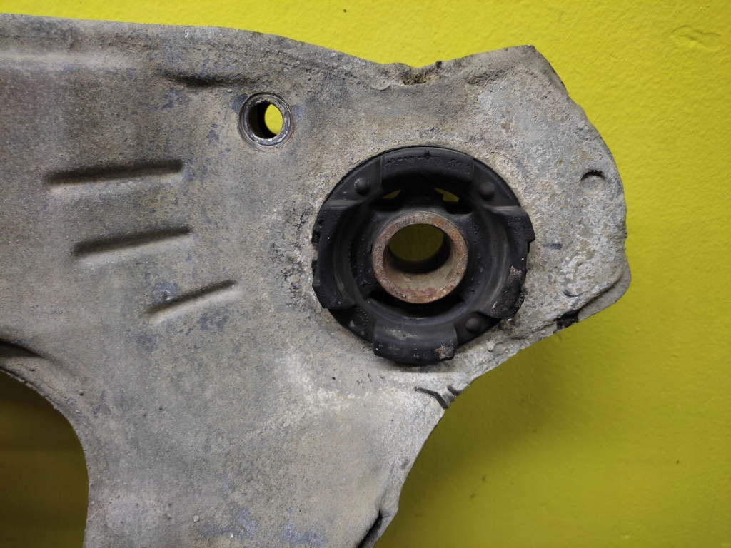 VOLVO XC90 2.9 subframe axle beam axle beam