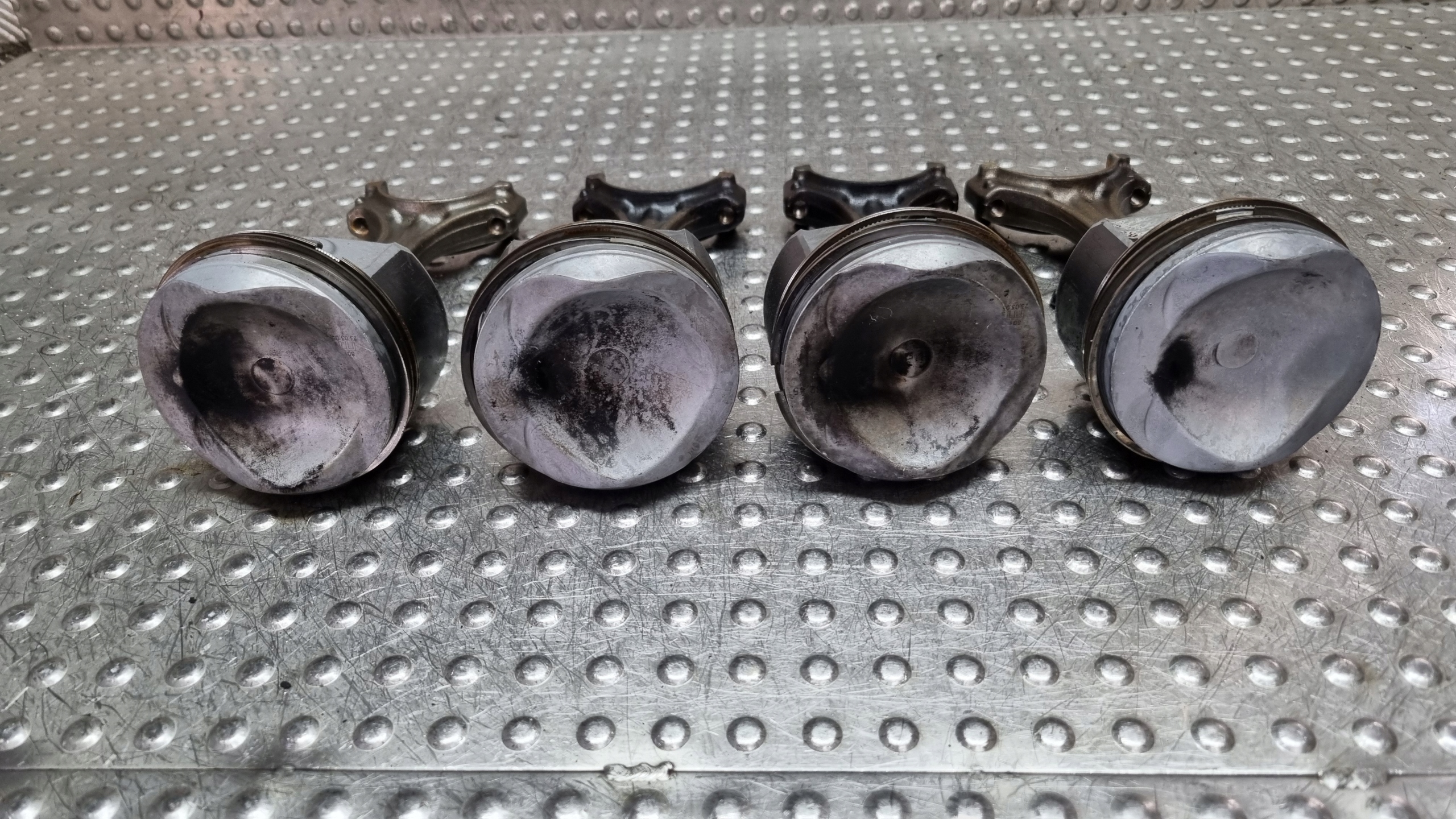 piston 82P41 AUDI A4 B7 A3 8P A6 C6 PASSAT B6 GOLF VI 2.0 TFSI