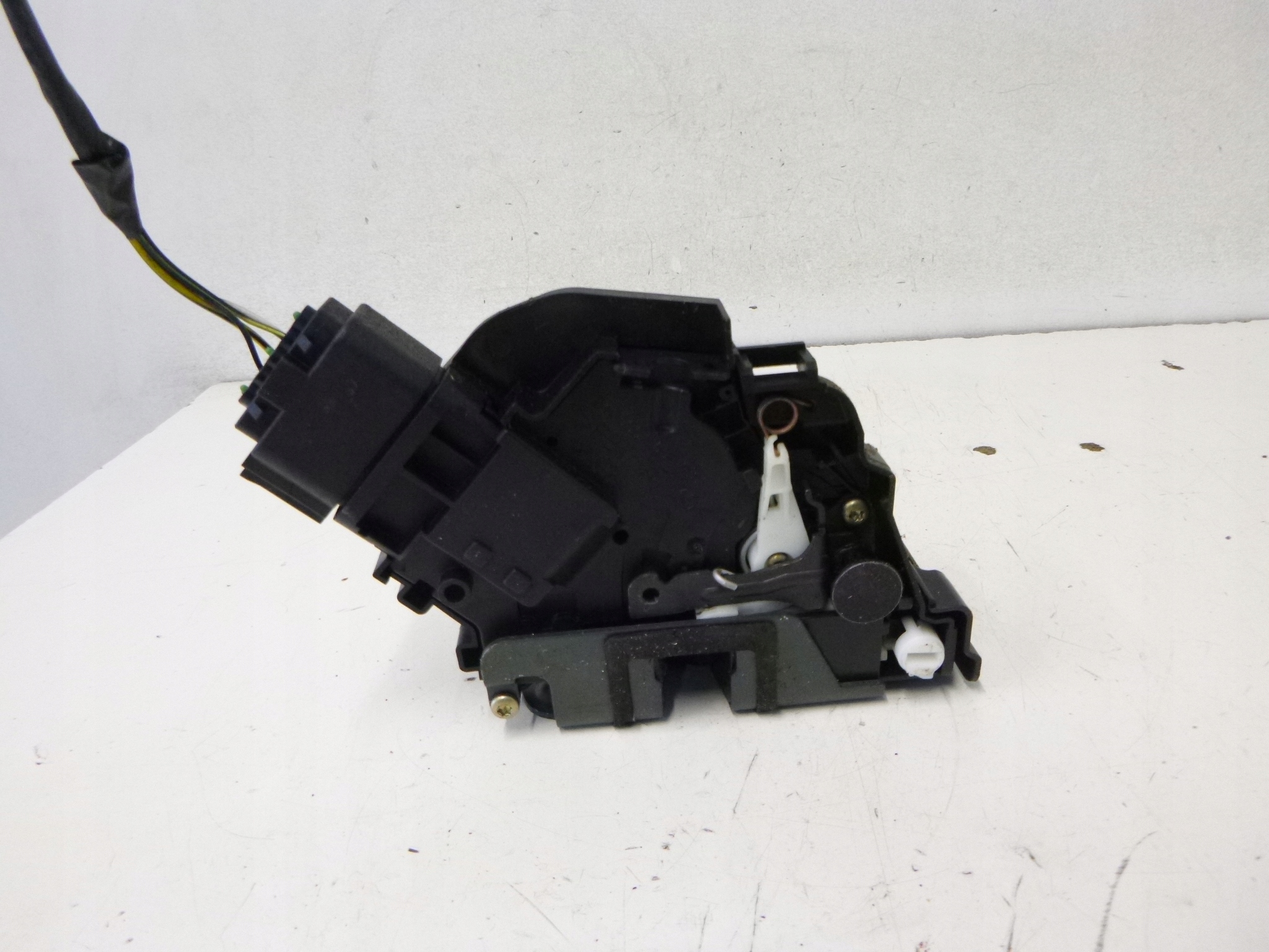 lock door rear right Ford C-Max C max 05r.