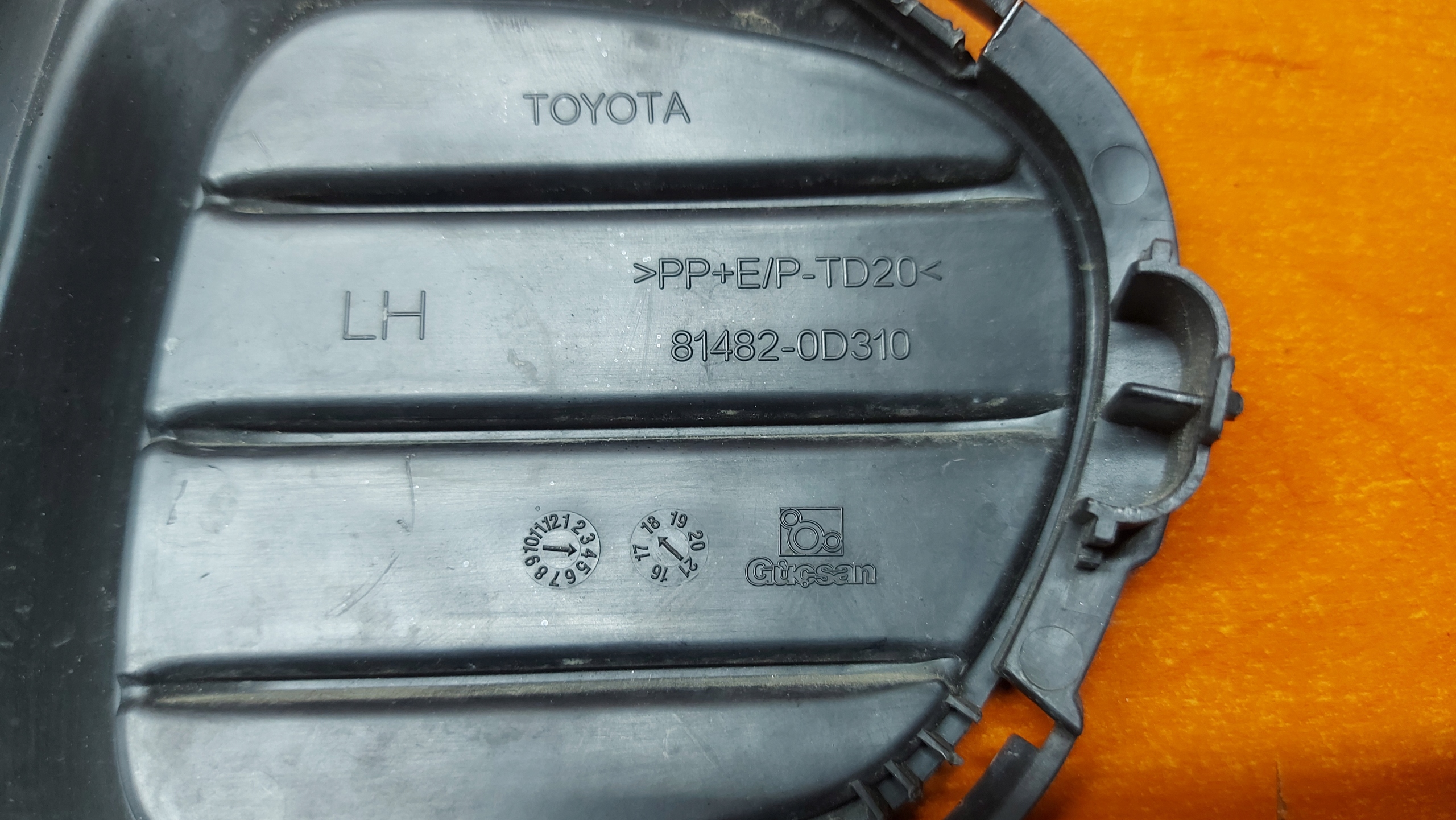 spoiler grid of a bumper left left front front TOYOTA YARIS III 17