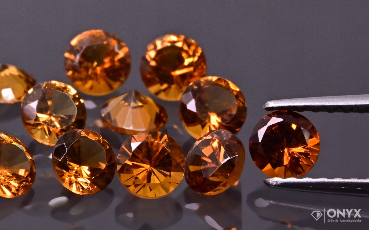 Granátové jablko Spessartyn fazetované kulatý fi 5,5 mm