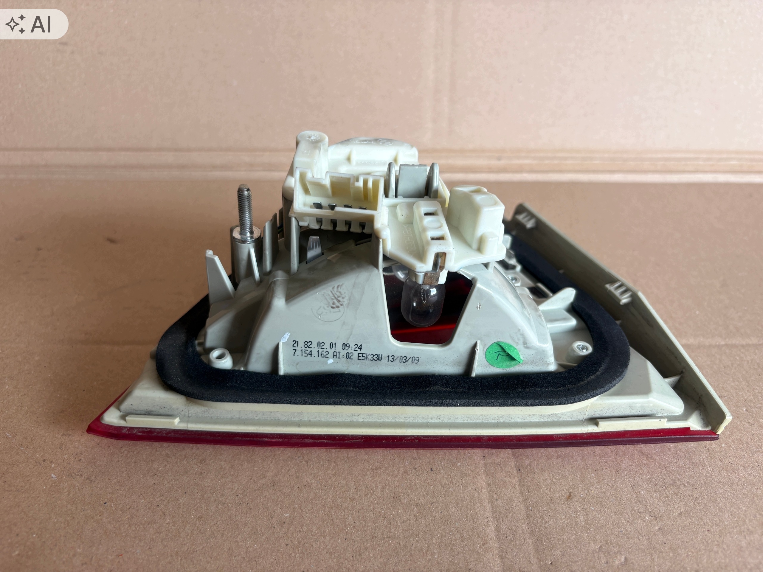 BMW E91 light right rear part to the bonnet 7154162