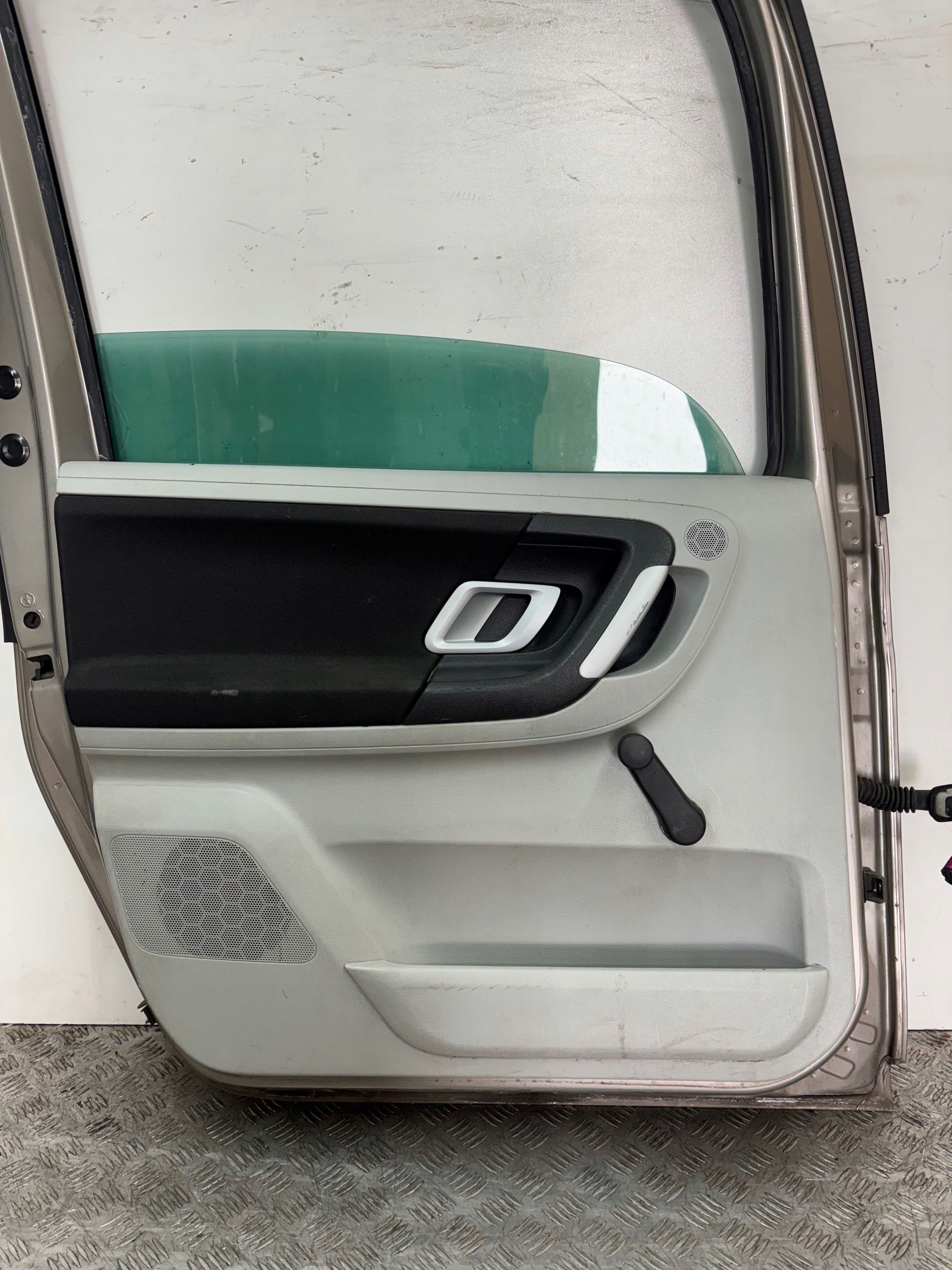 door rear part rear. left SKODA ROOMSTER 9202