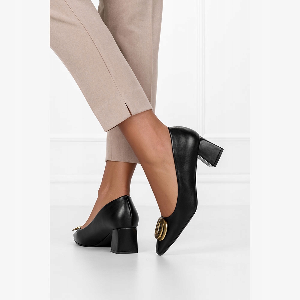 CZÓŁENKA DAMSKIE ZE SKÓRZANĄ WKŁADKĄ ZŁOTA OZDOBA WYGODNE BUTY NEW r 36 Marka Casu