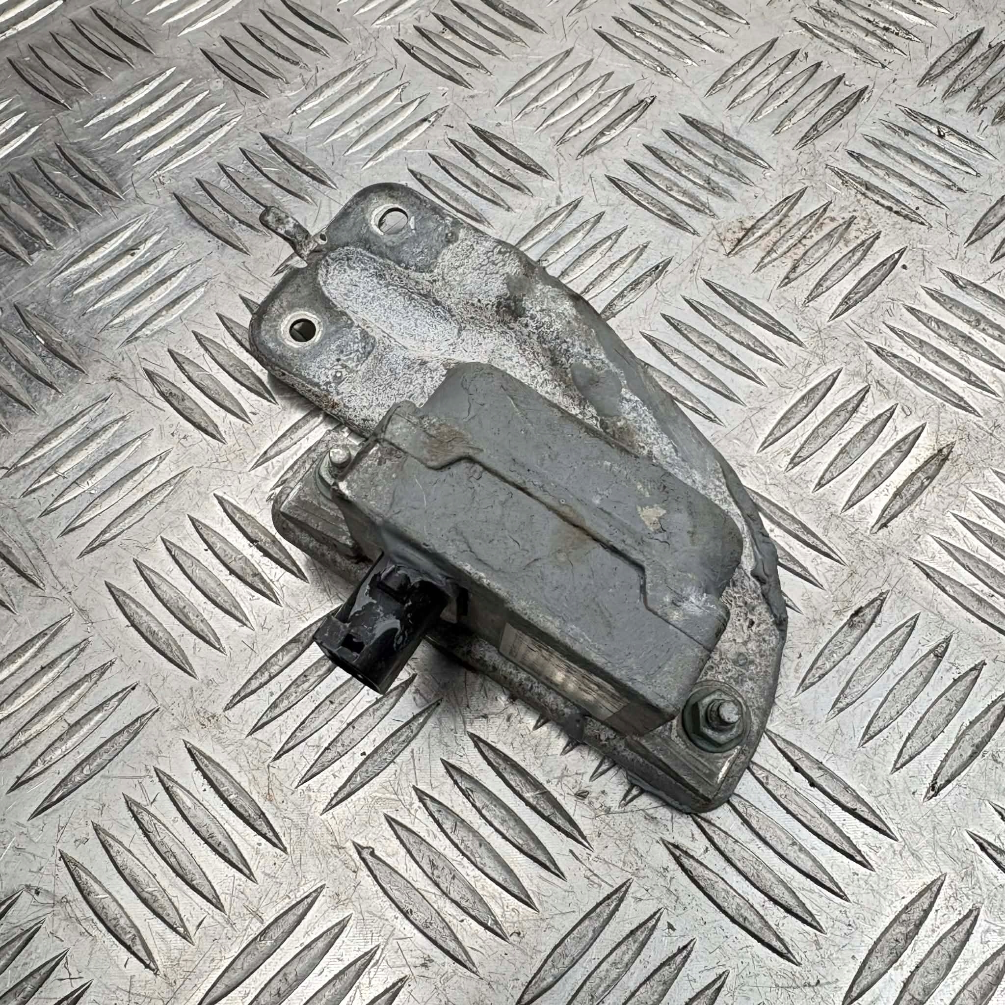 volvo XC90 T6 датчик esp 8691675