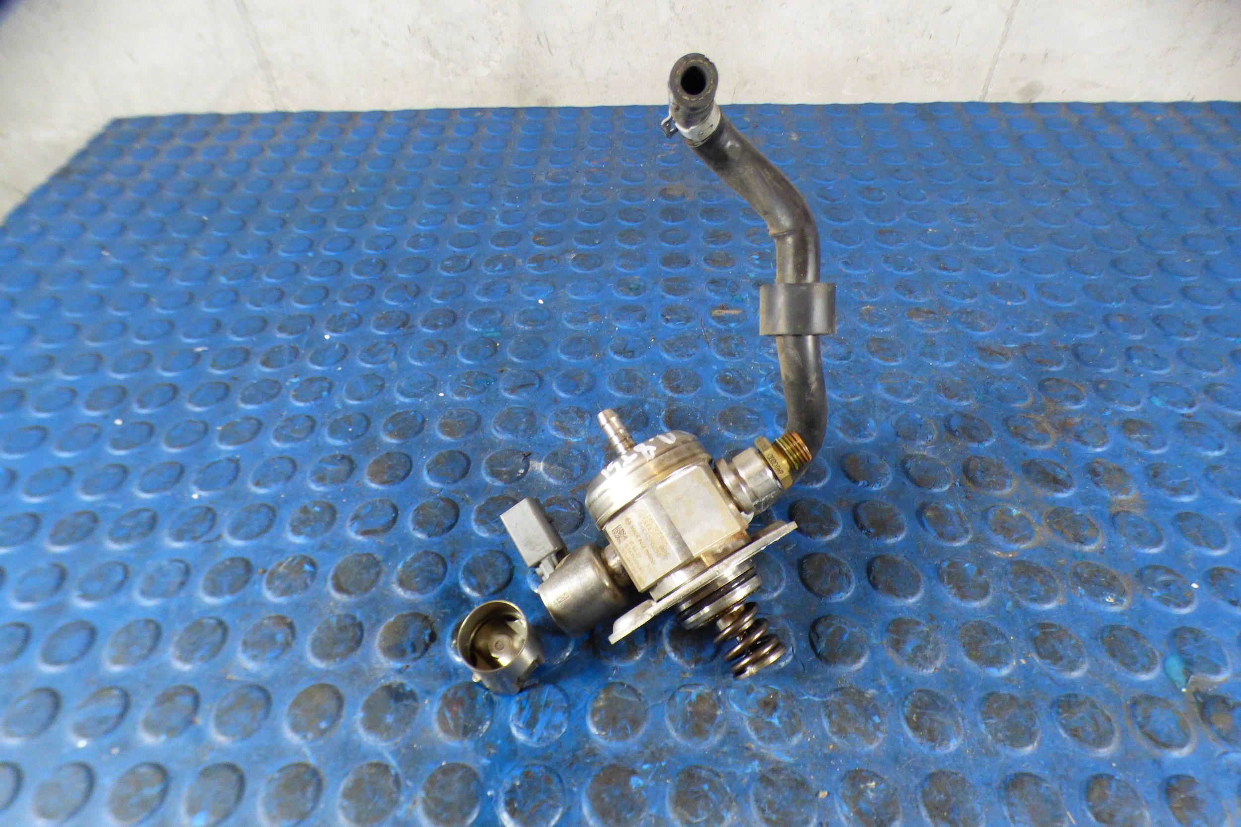 Skoda Octavia III 1.8 TSI feed pump 06K127025E st.BDB original
