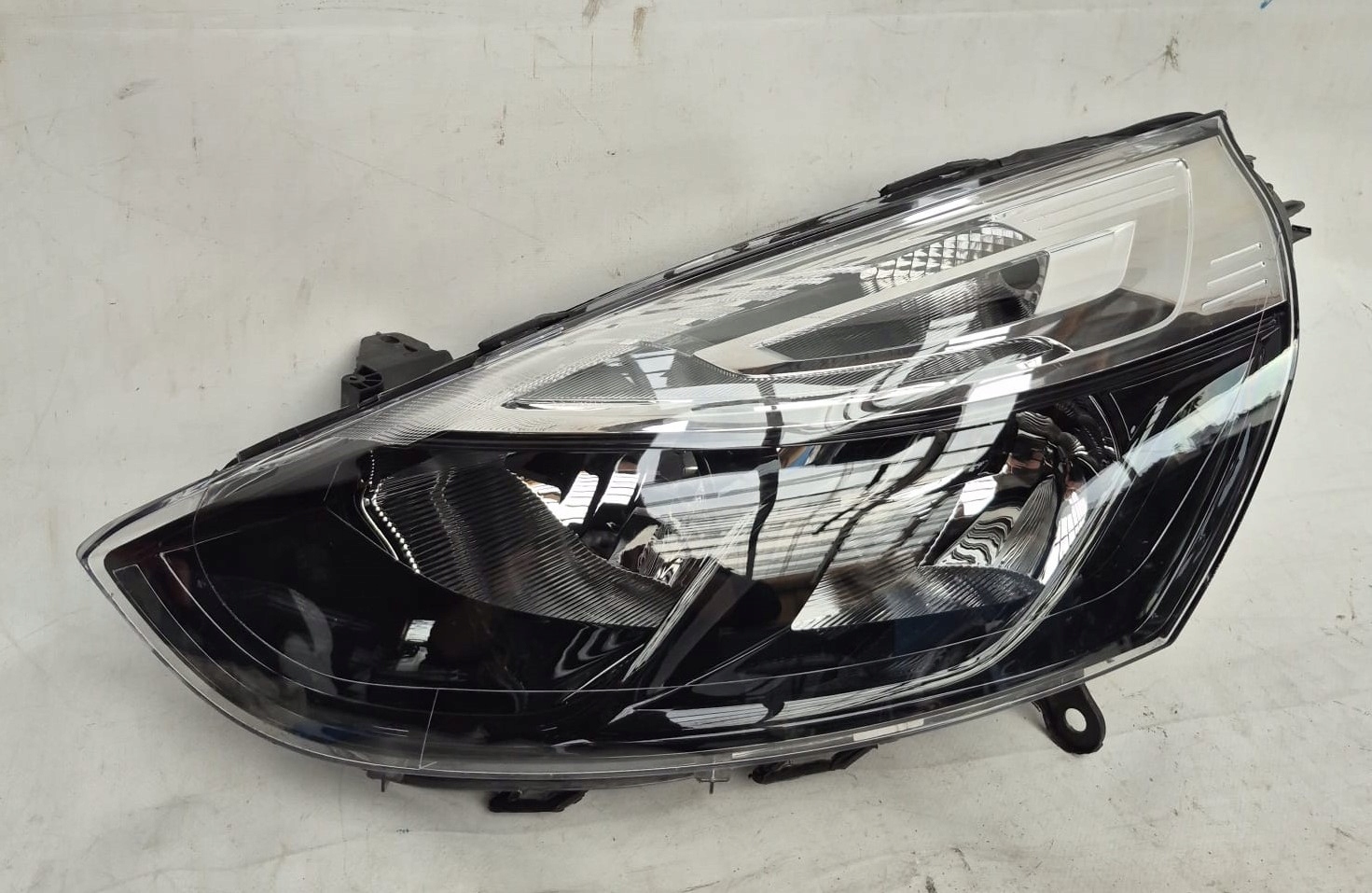RENAULT CLIO IV 4 12- light left front front CIEMNA 260601732R
