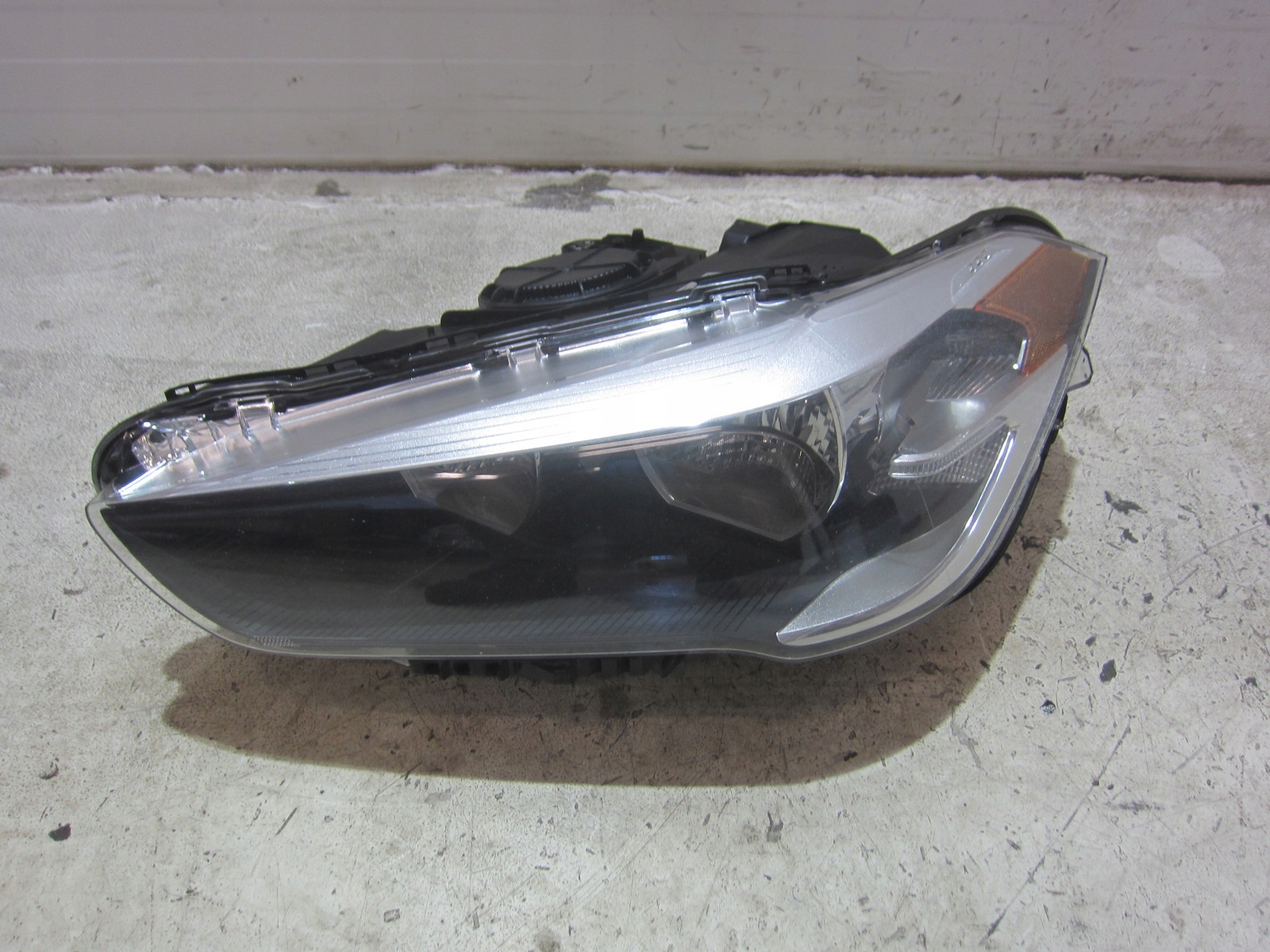 BMW X1 F48 front light left front left complete USA 63117346537 USA