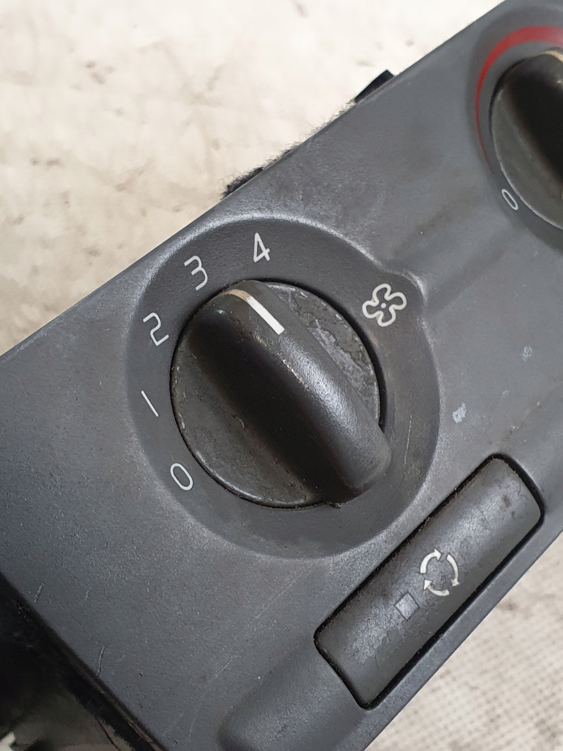 PANEL BOCCHETTE OE 9041704797 VOLVO V40 S40 e 96r.