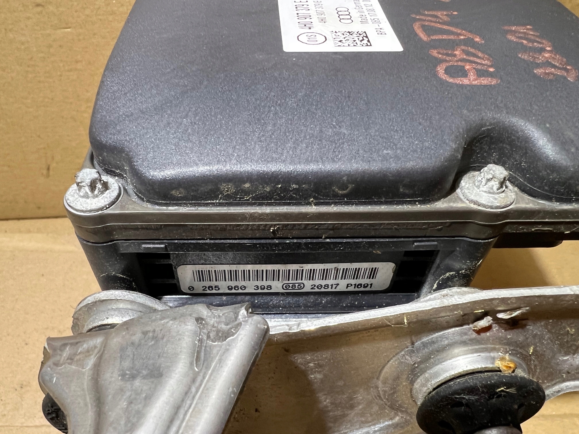 AUDI A8 D4 3.0 TFSI pump control unit ABS 4H0907379E