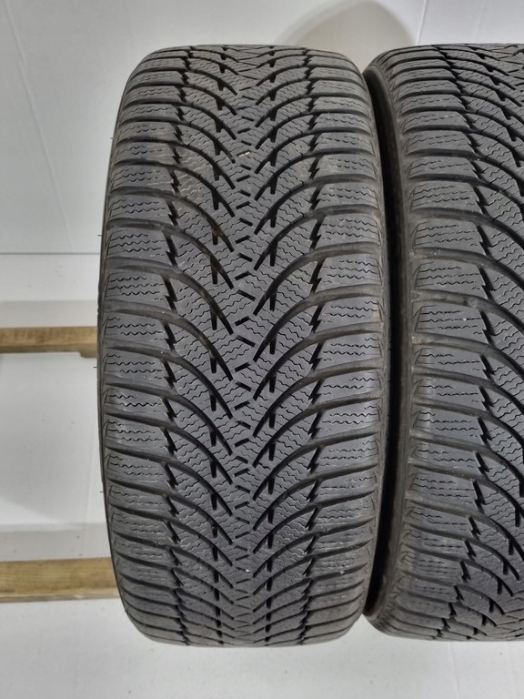 Opony K7564 Kumho 215/40R17 zimowe para Marka Kumho