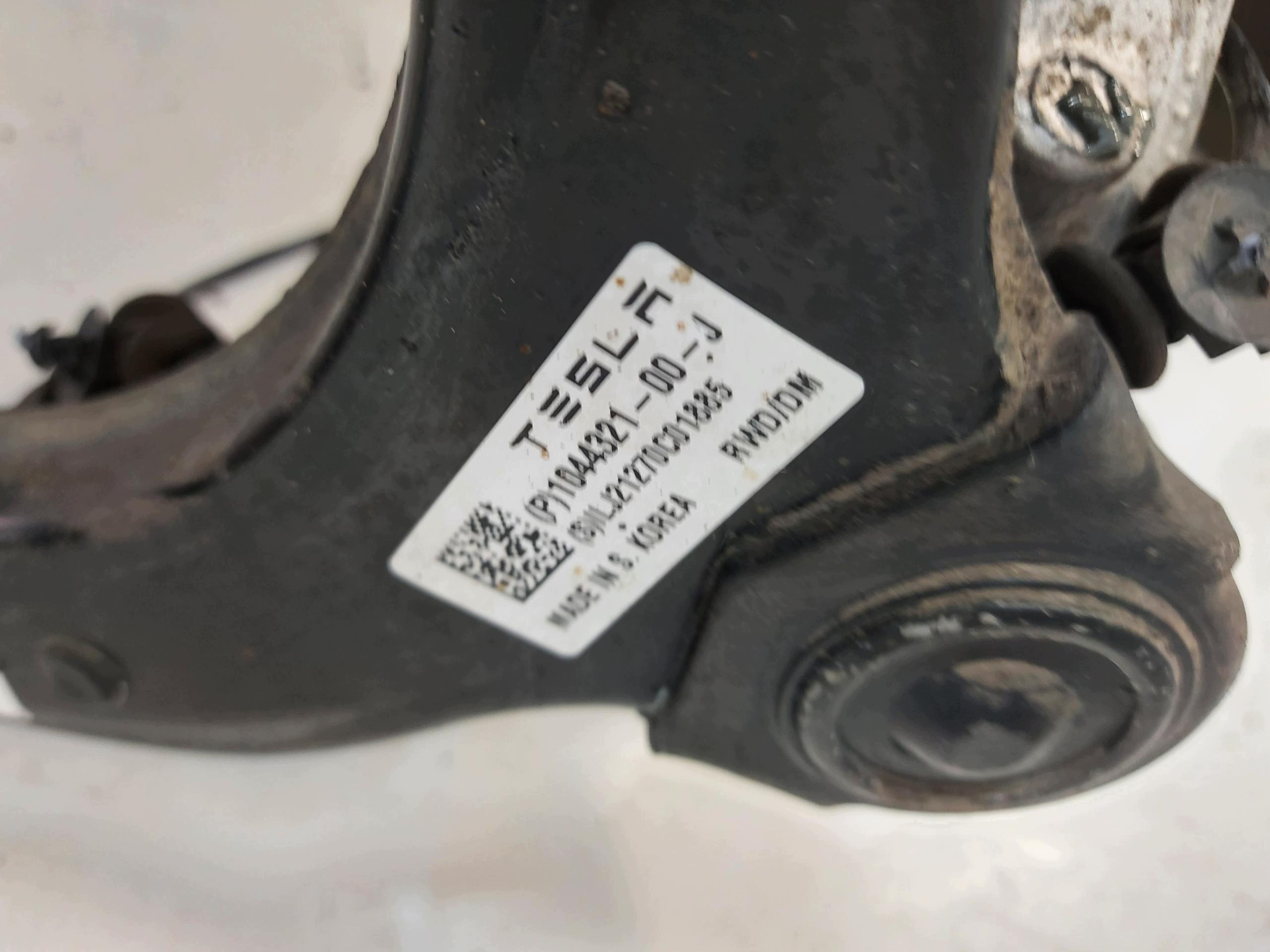 TESLA MODEL 3 2022r shock absorber arm swing front right 4x4